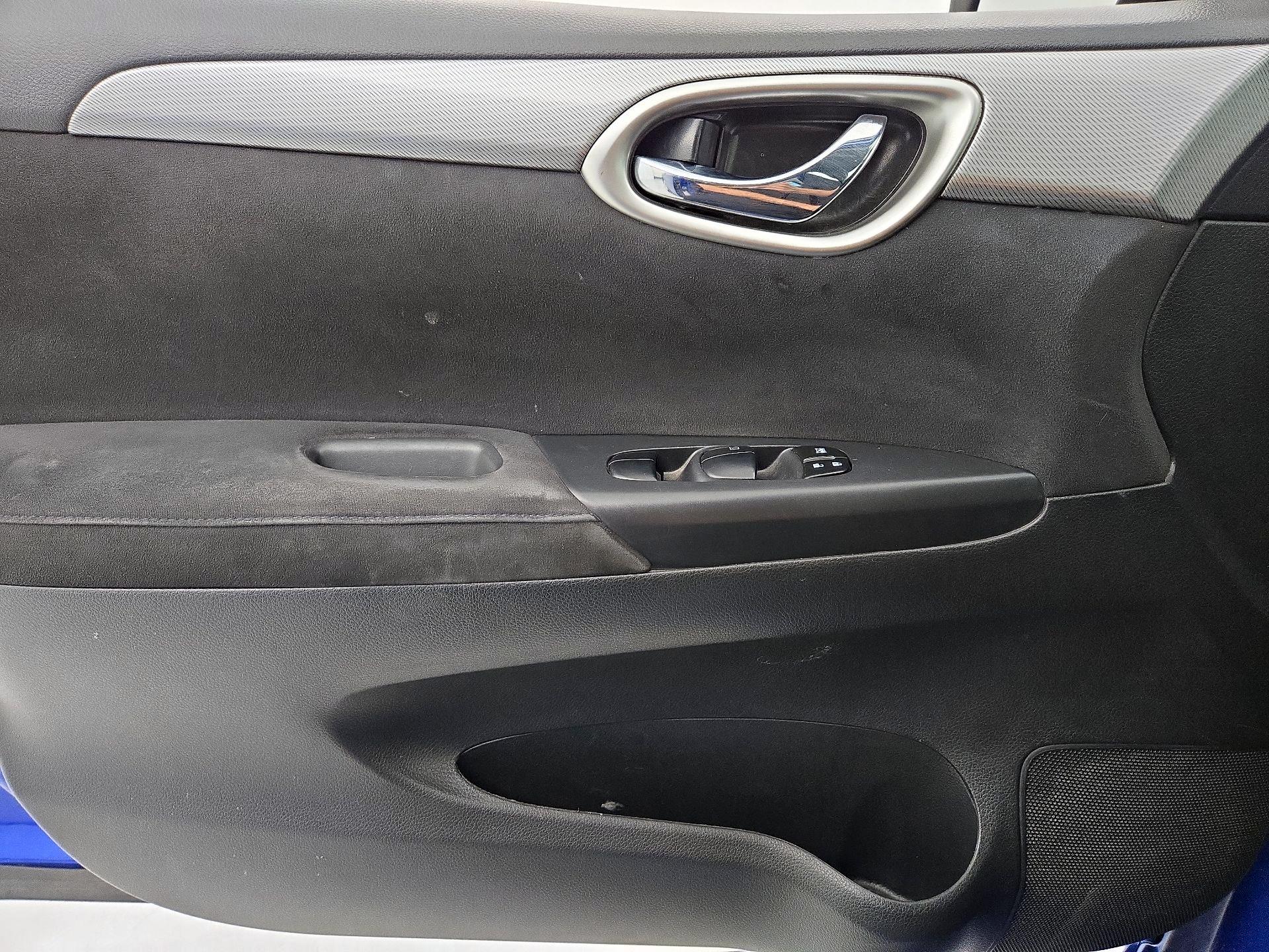 Thumbnail: 2015 Nissan Sentra - 12
