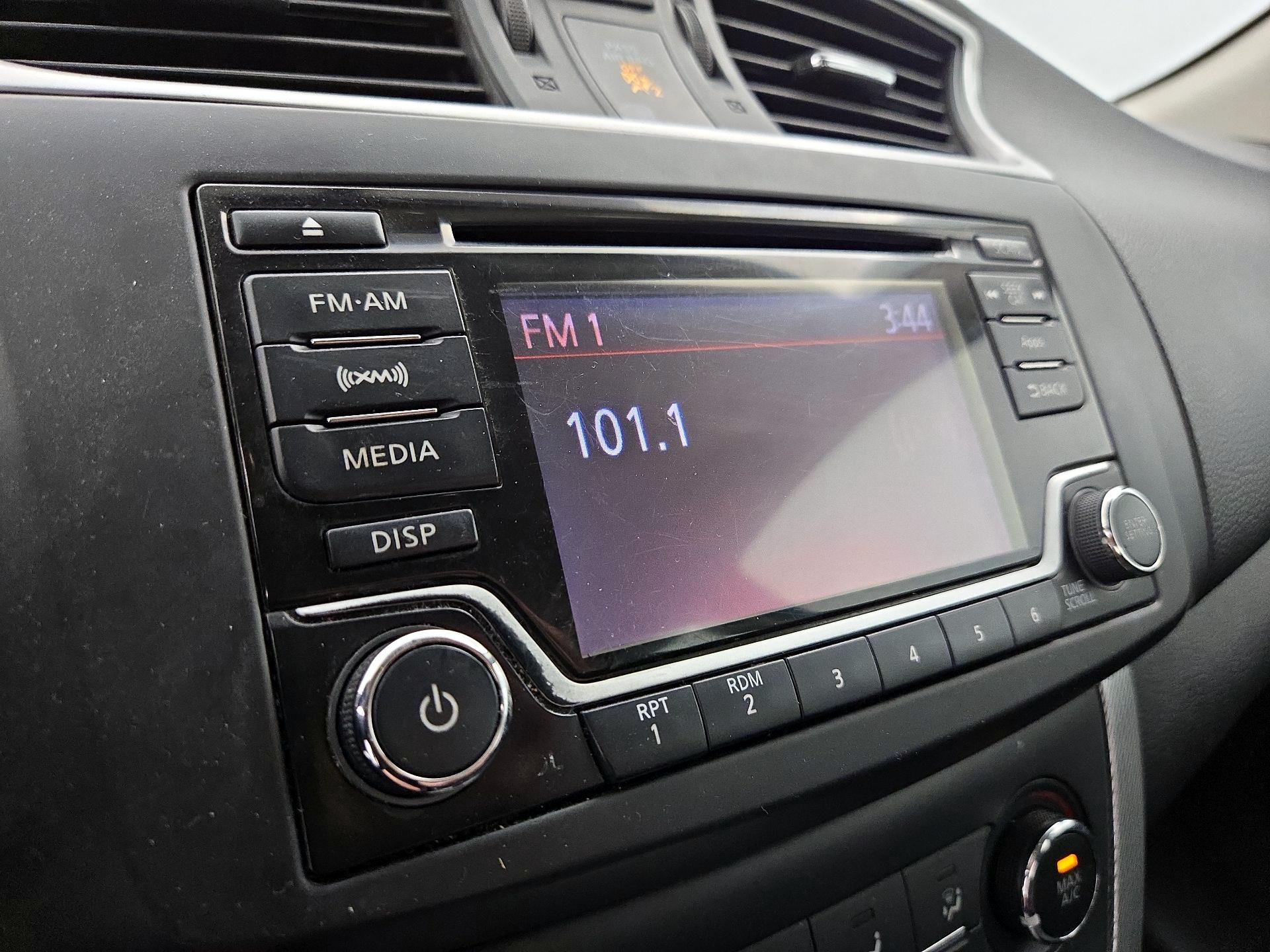Thumbnail: 2015 Nissan Sentra - 15