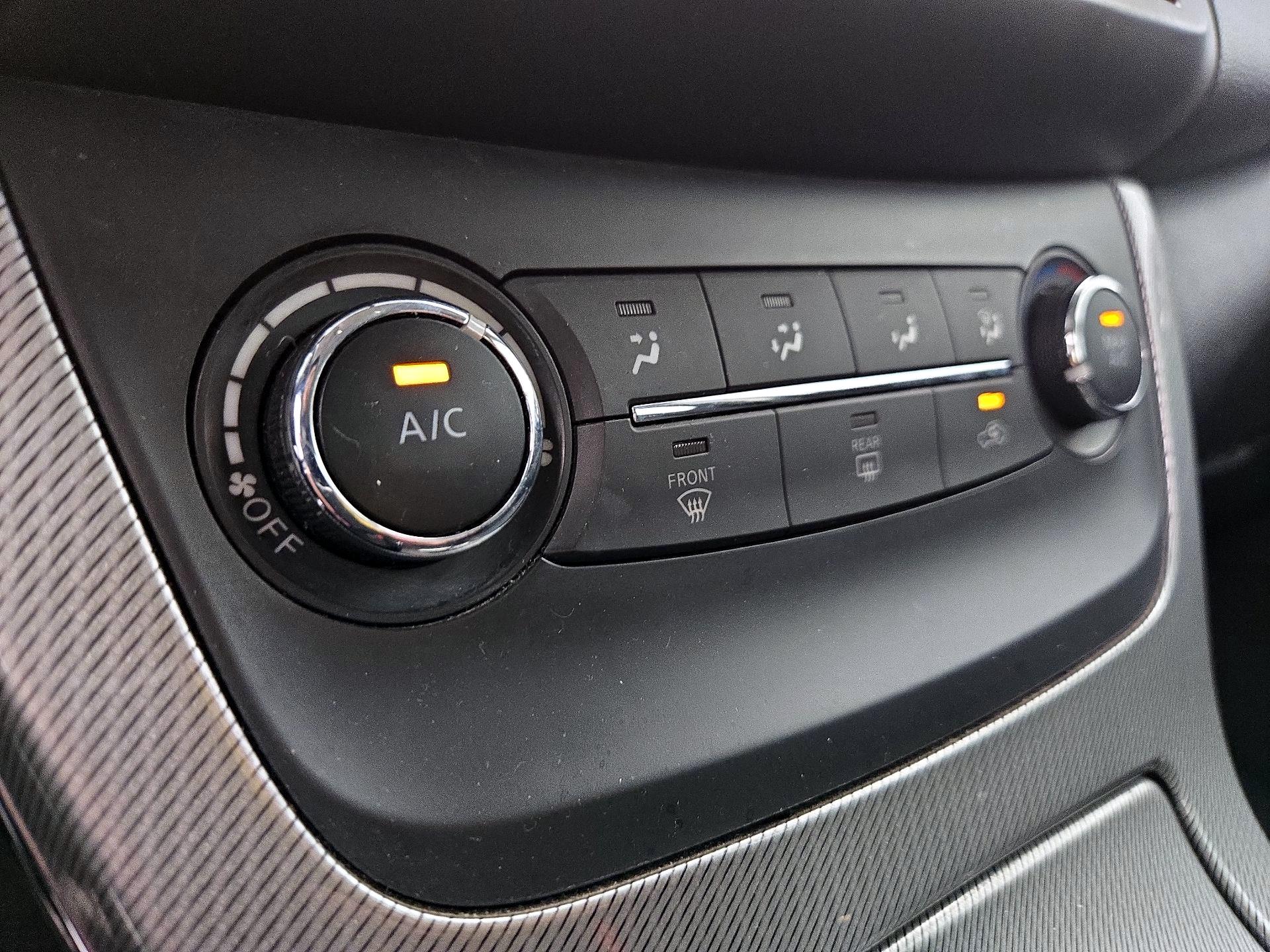 Thumbnail: 2015 Nissan Sentra - 16