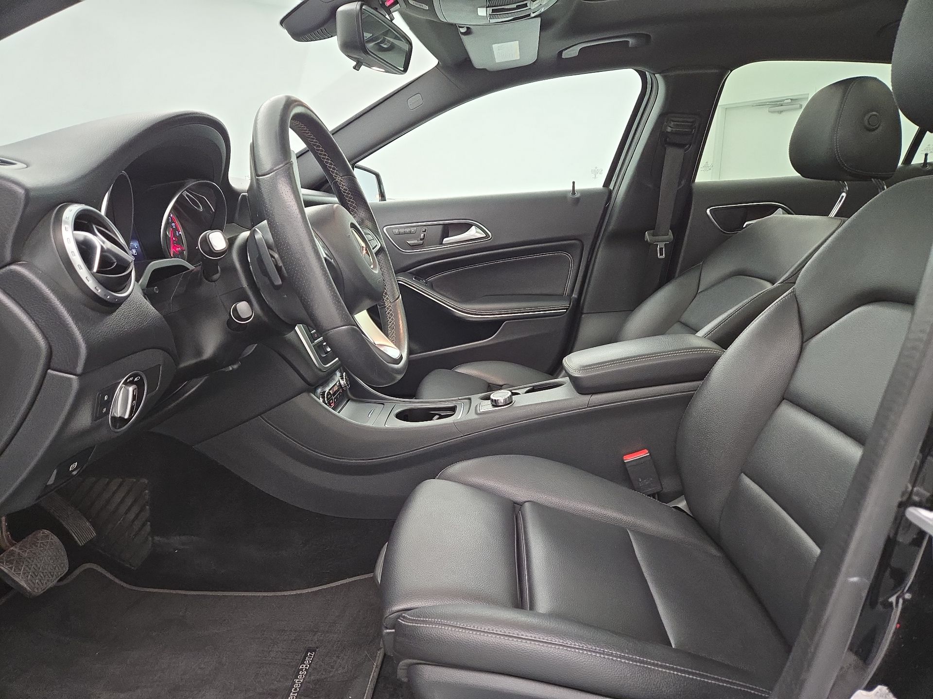 Thumbnail: 2017 Mercedes-Benz GLA - 11