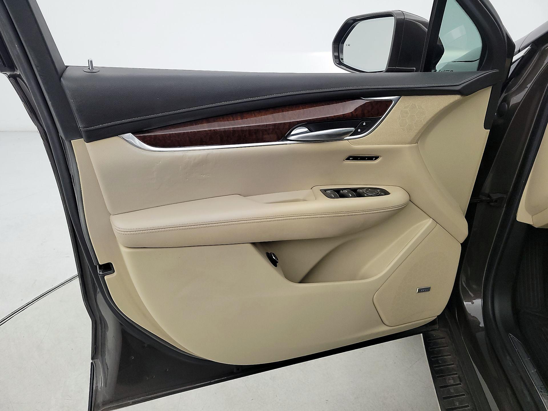 Thumbnail: 2019 Cadillac XT5 - 12