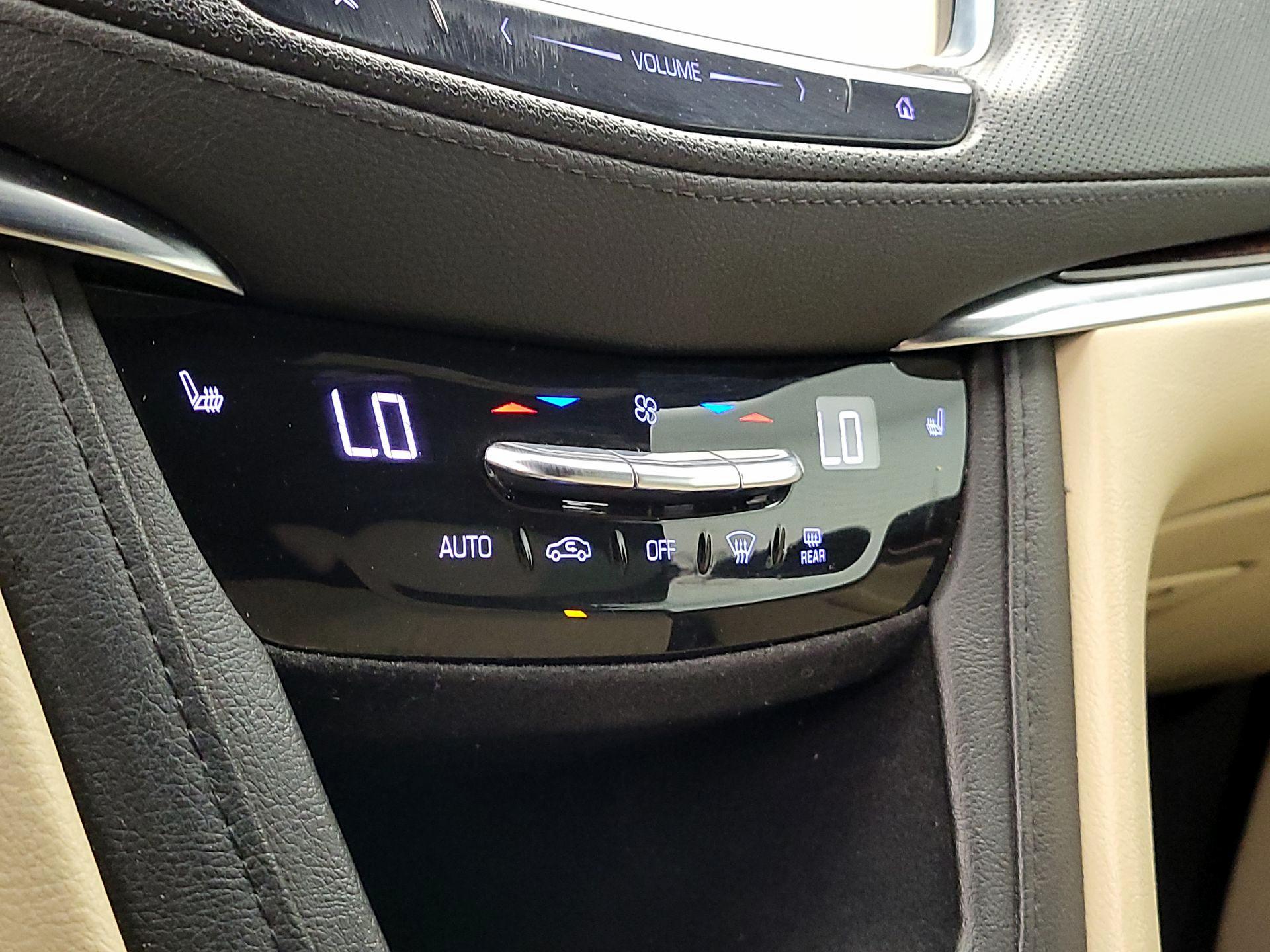 Thumbnail: 2019 Cadillac XT5 - 17