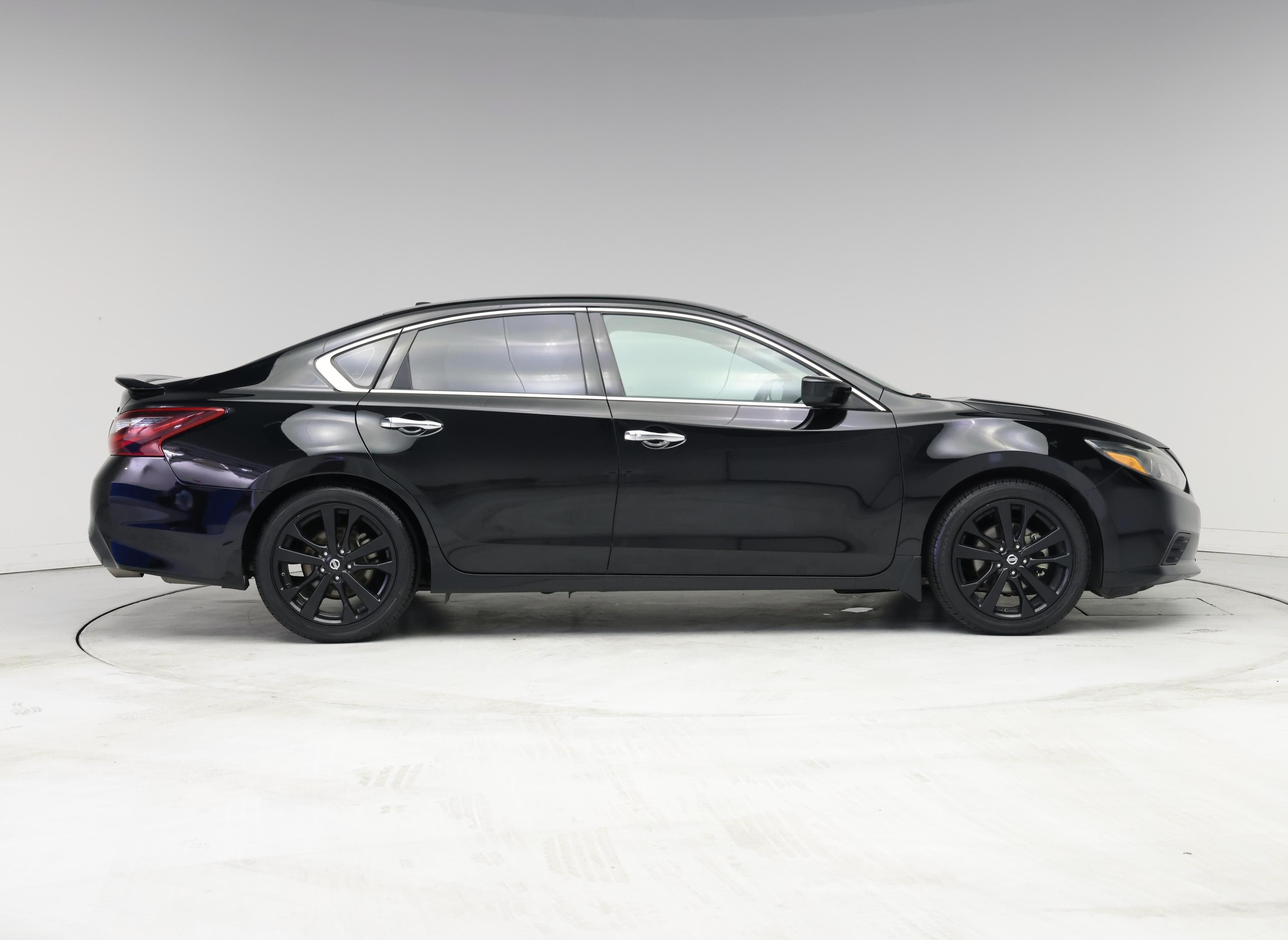 Thumbnail: 2018 Nissan Altima - 7
