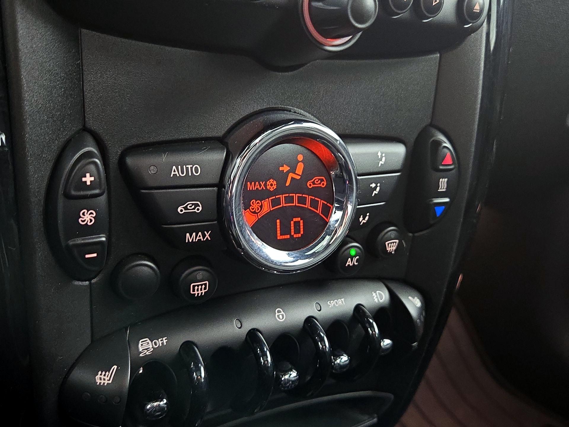 Thumbnail: 2014 MINI Cooper Countryman - 14