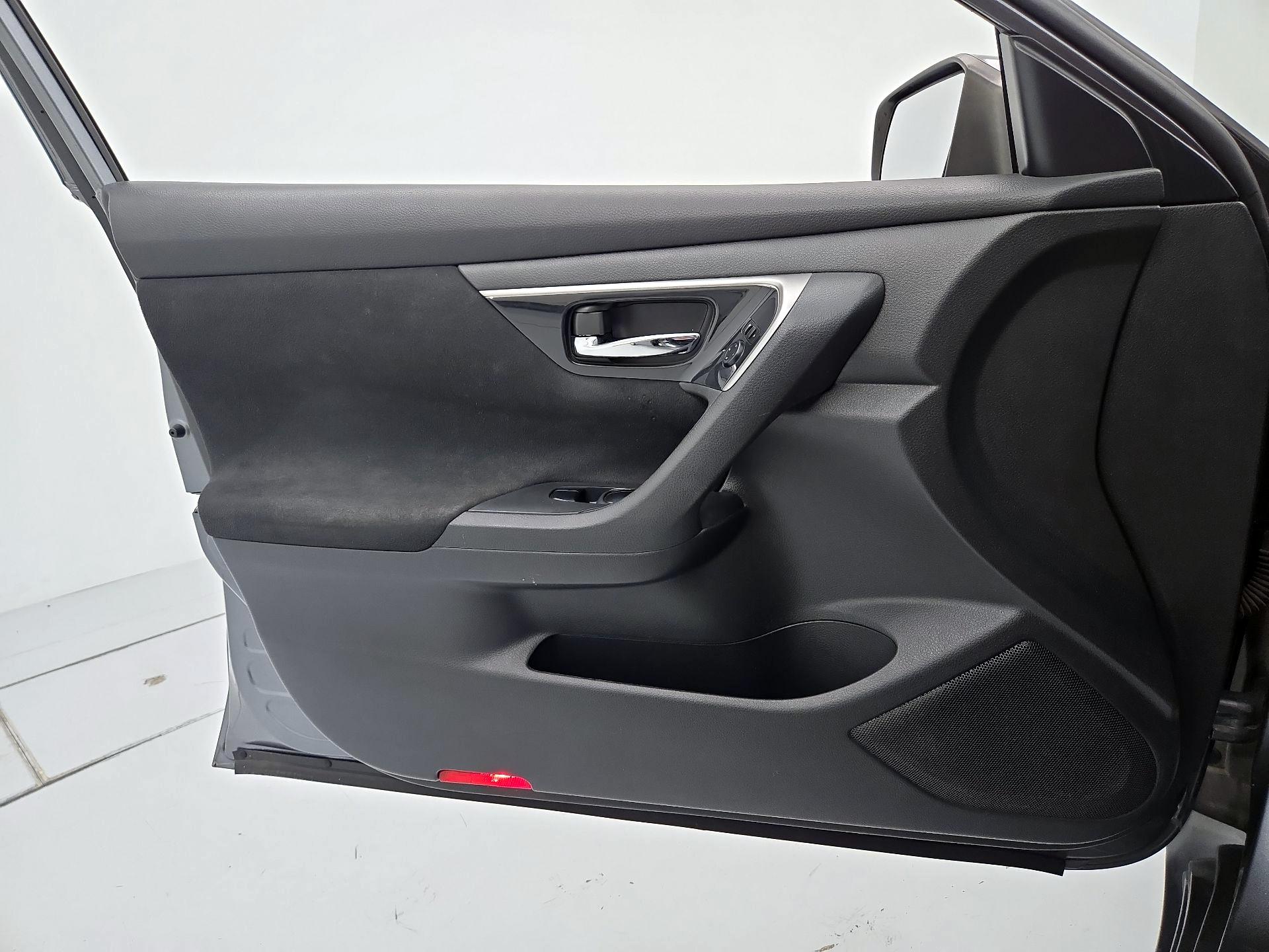 Thumbnail: 2014 Nissan Altima - 12