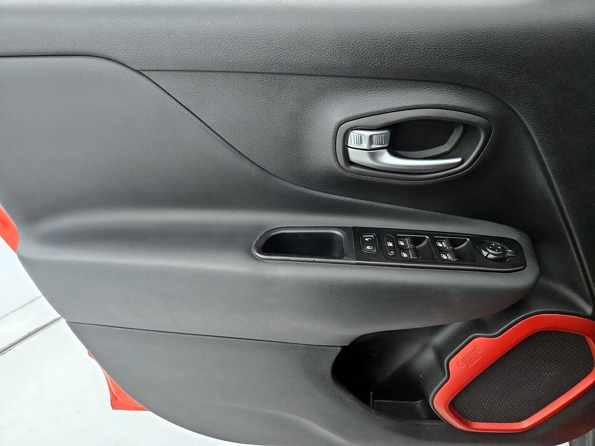 Thumbnail: 2020 Jeep Renegade - 12