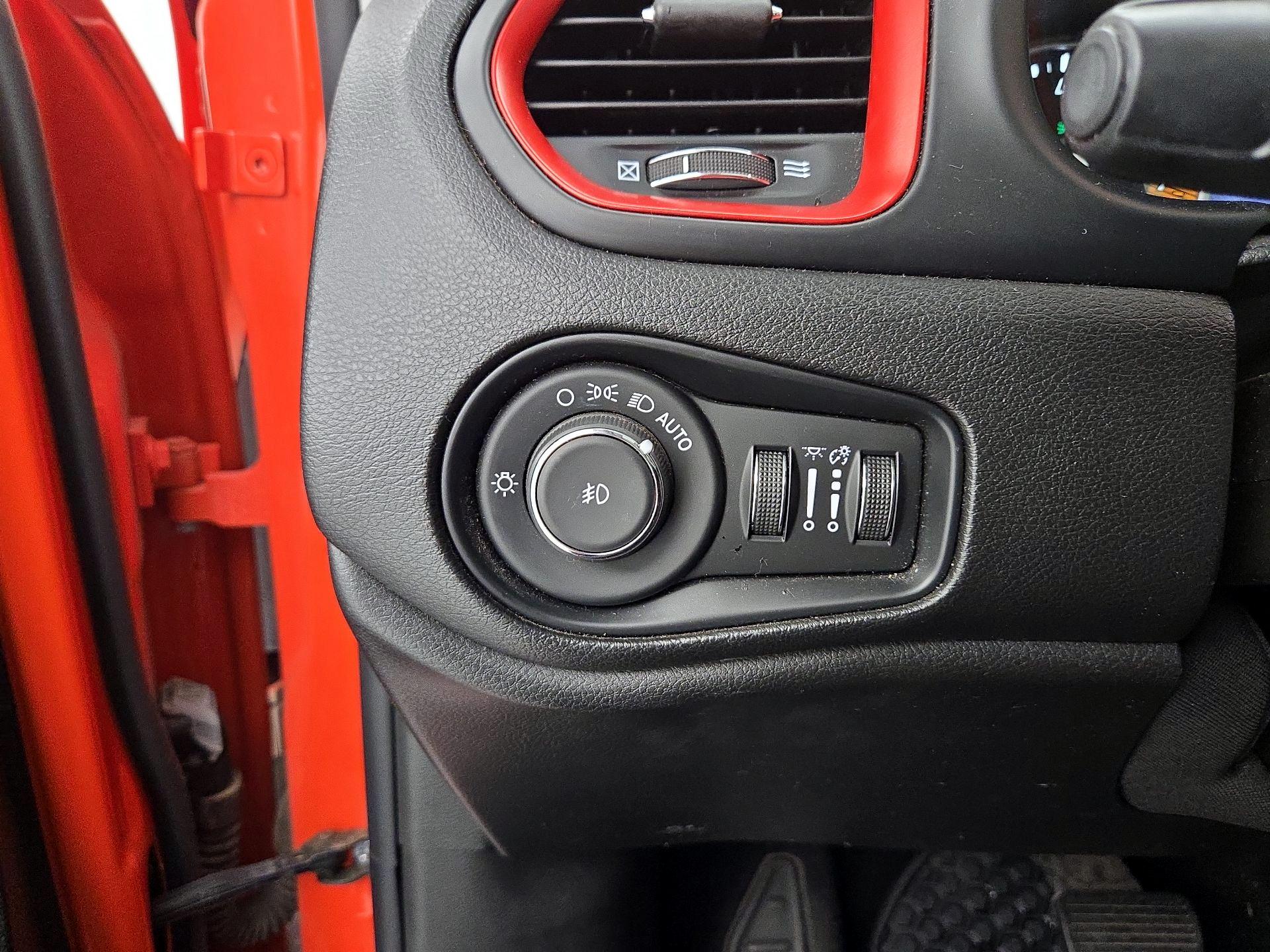 Thumbnail: 2020 Jeep Renegade - 13