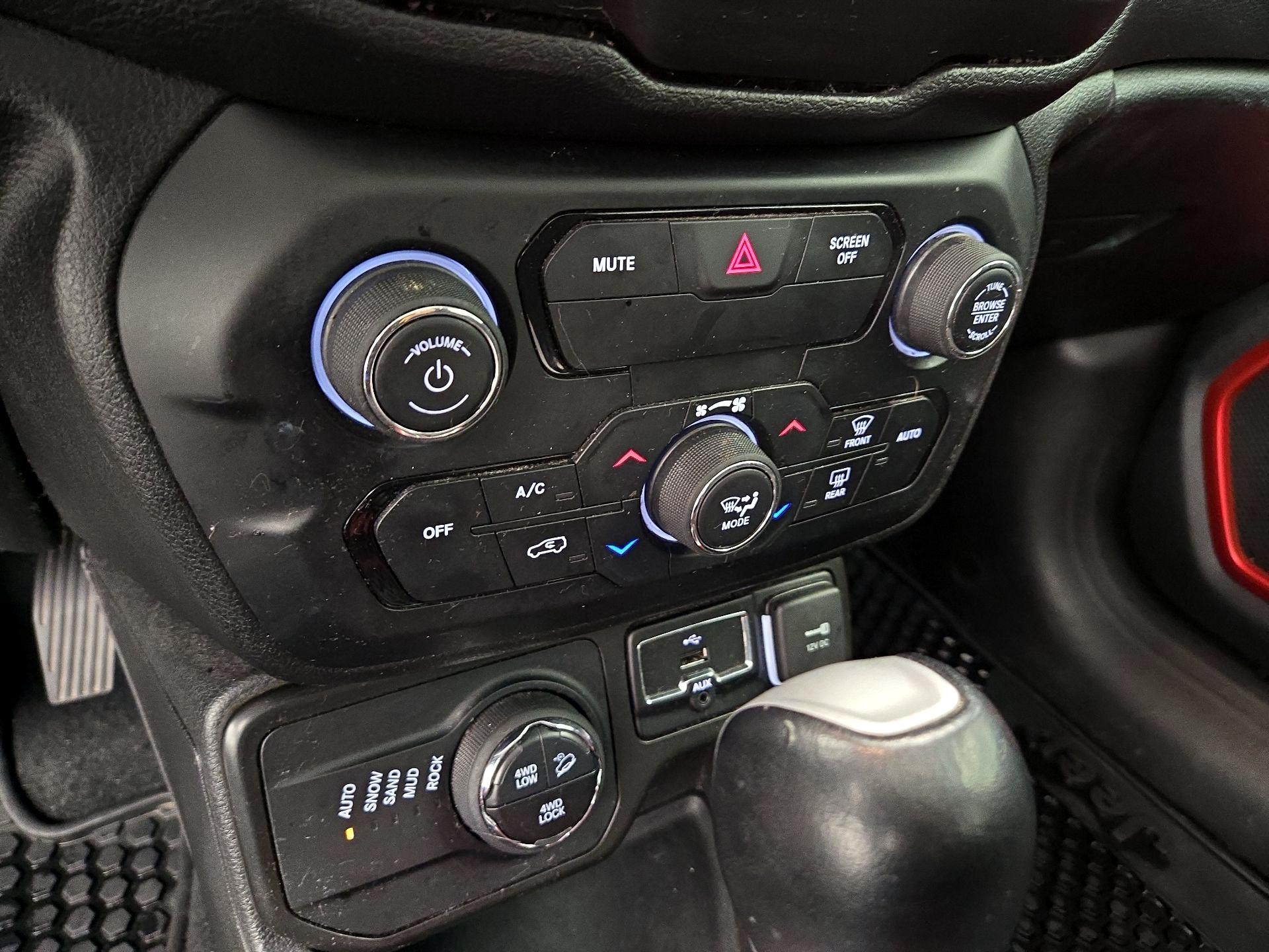 Thumbnail: 2020 Jeep Renegade - 16