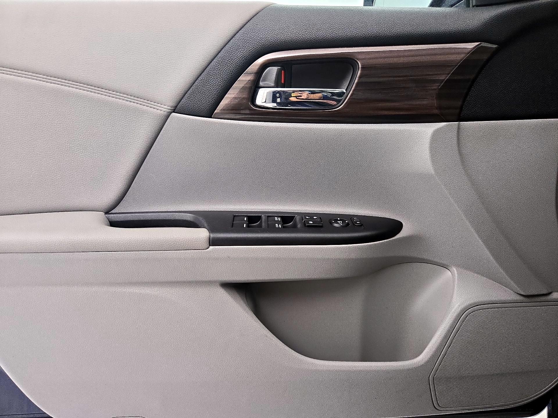 Thumbnail: 2016 Honda Accord - 12
