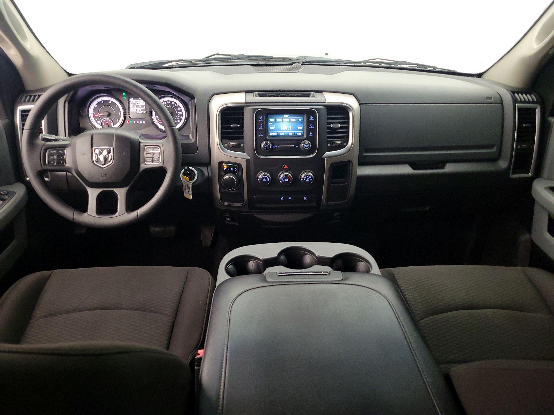 Thumbnail: 2020 RAM 1500 Classic - 9