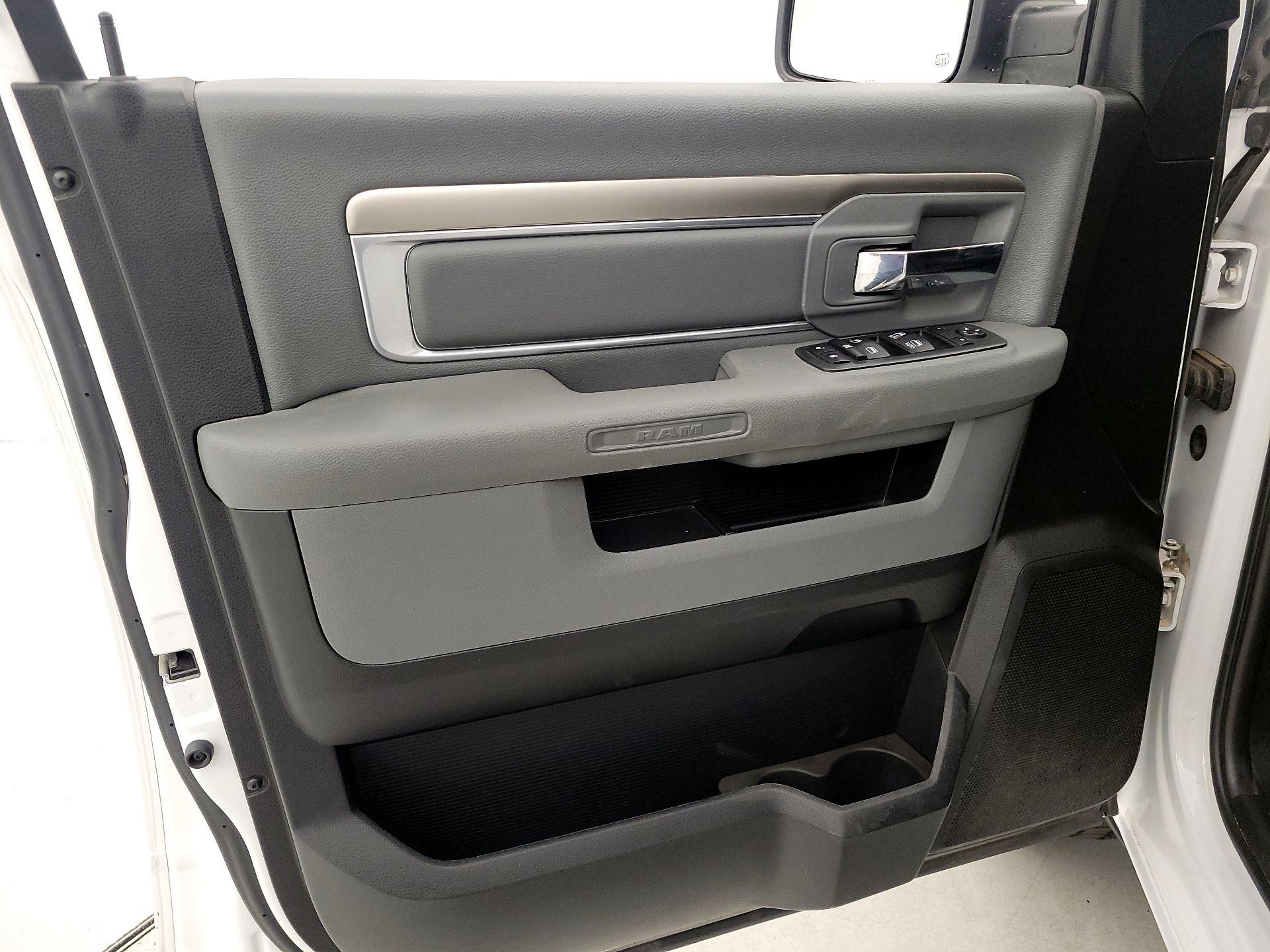 Thumbnail: 2020 RAM 1500 Classic - 12