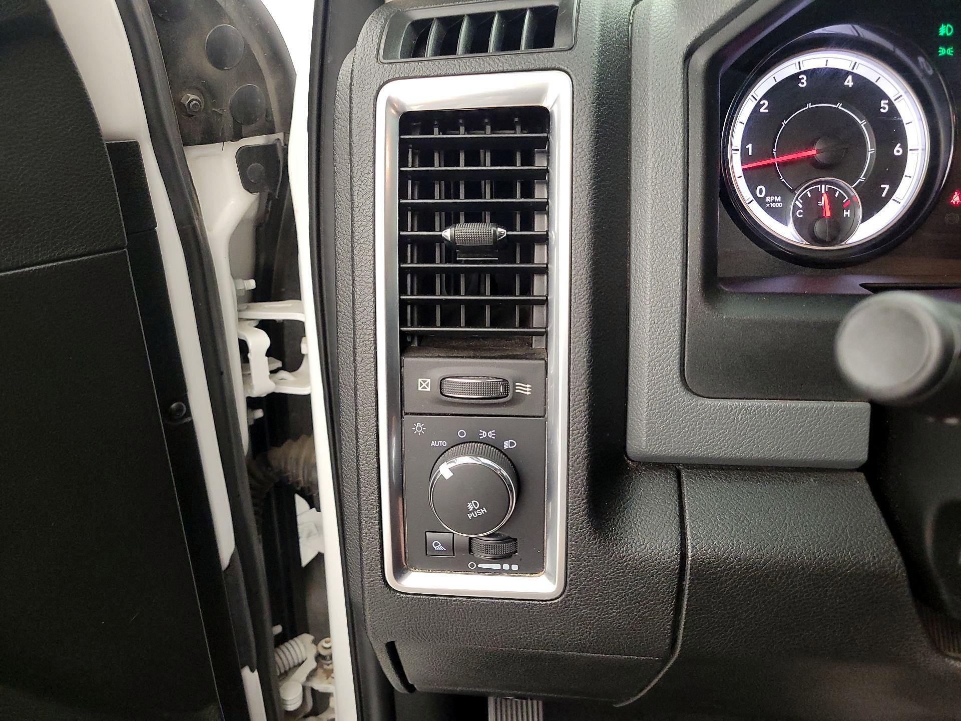 Thumbnail: 2020 RAM 1500 Classic - 13