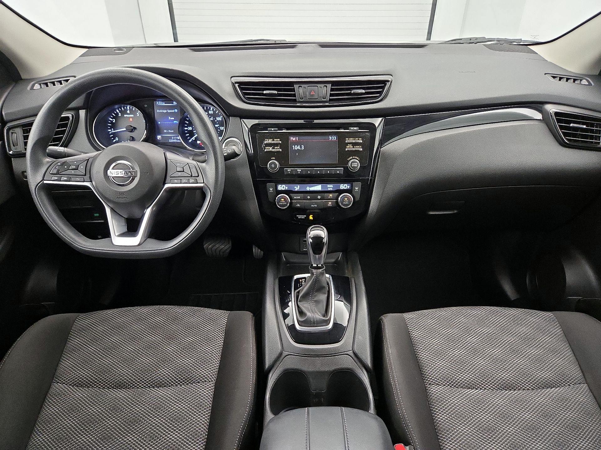 Thumbnail: 2017 Nissan Rogue Sport - 9