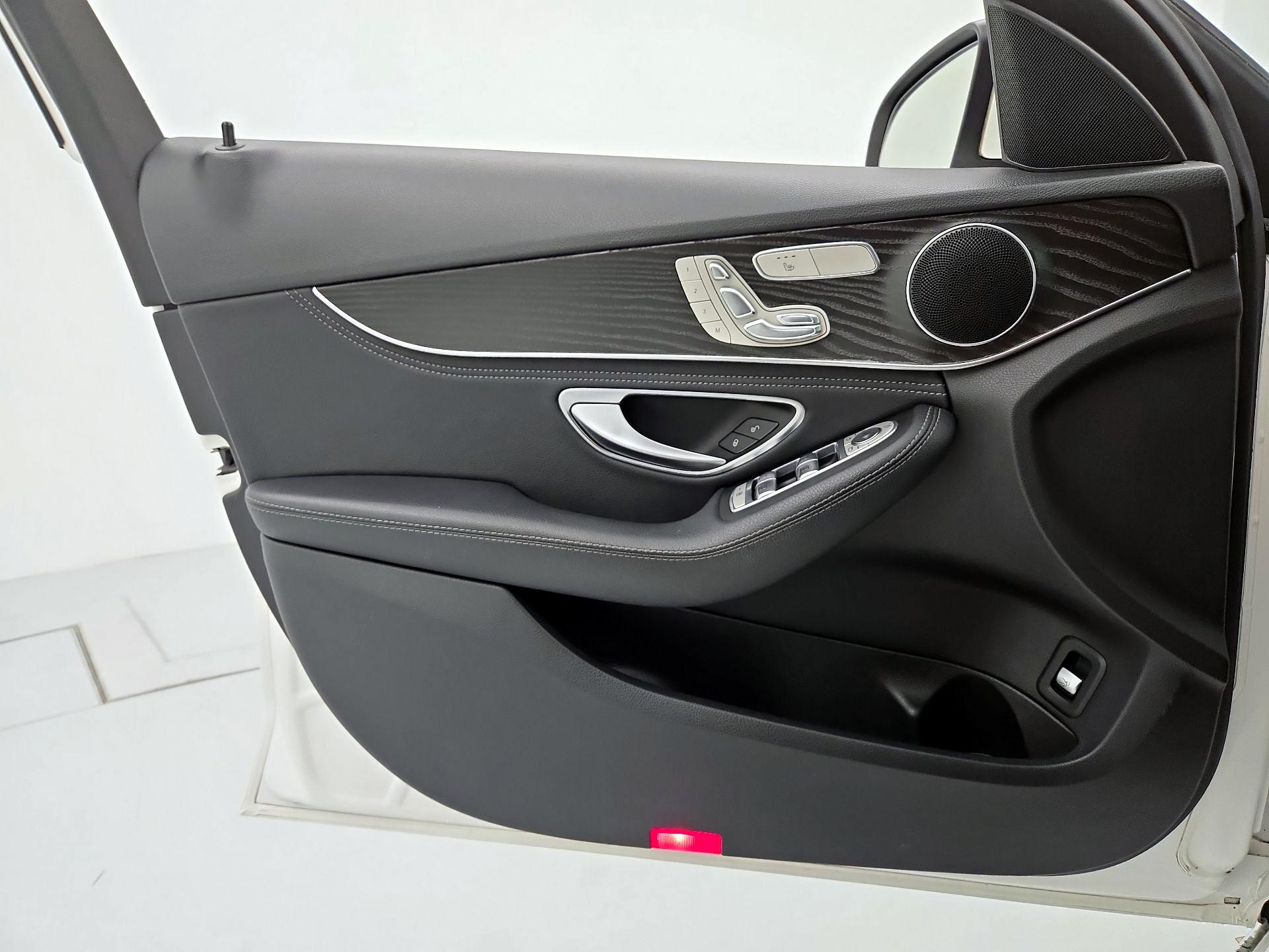 Thumbnail: 2016 Mercedes-Benz C-Class - 12