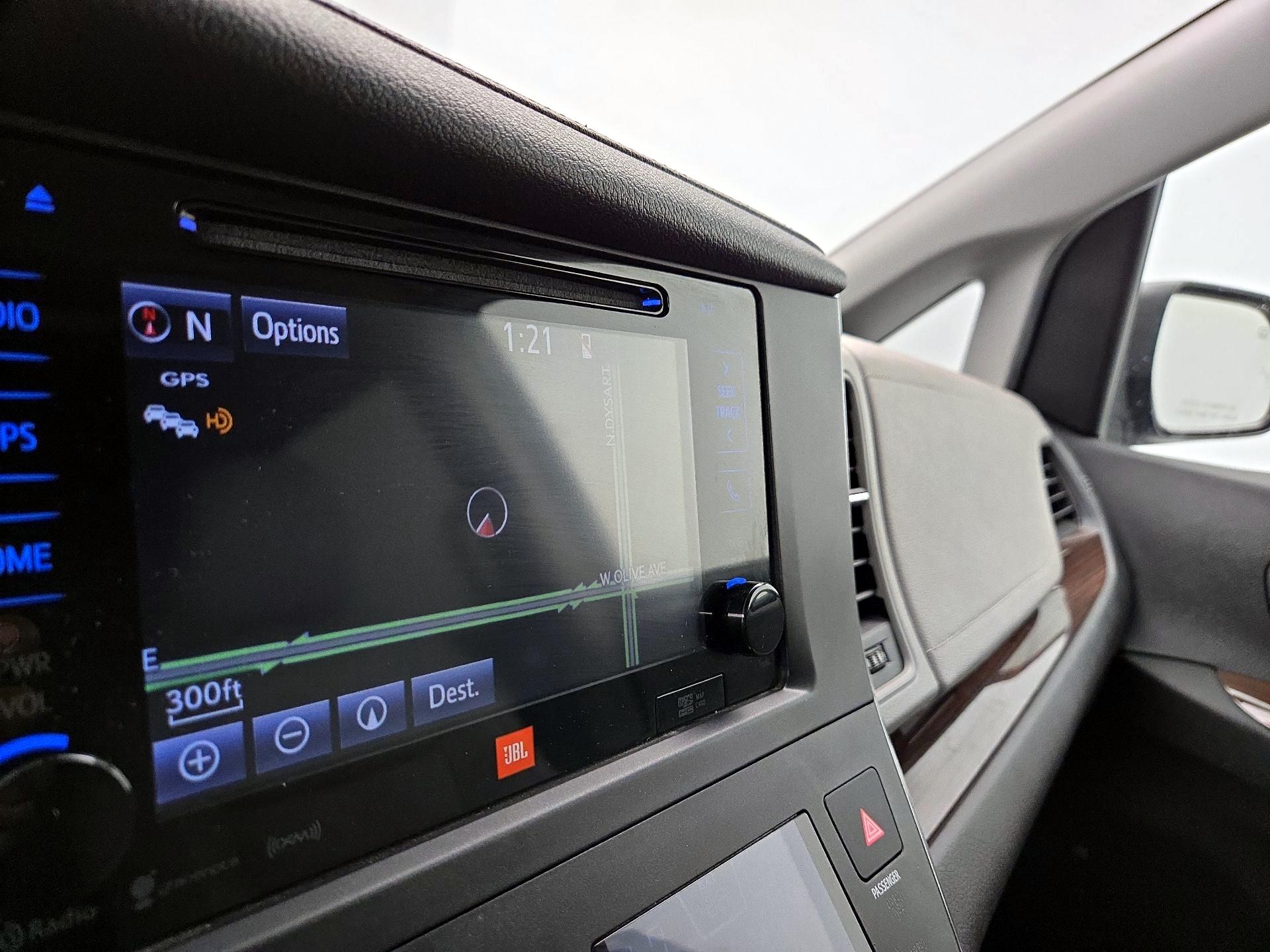 Thumbnail: 2017 Toyota Sienna - 14
