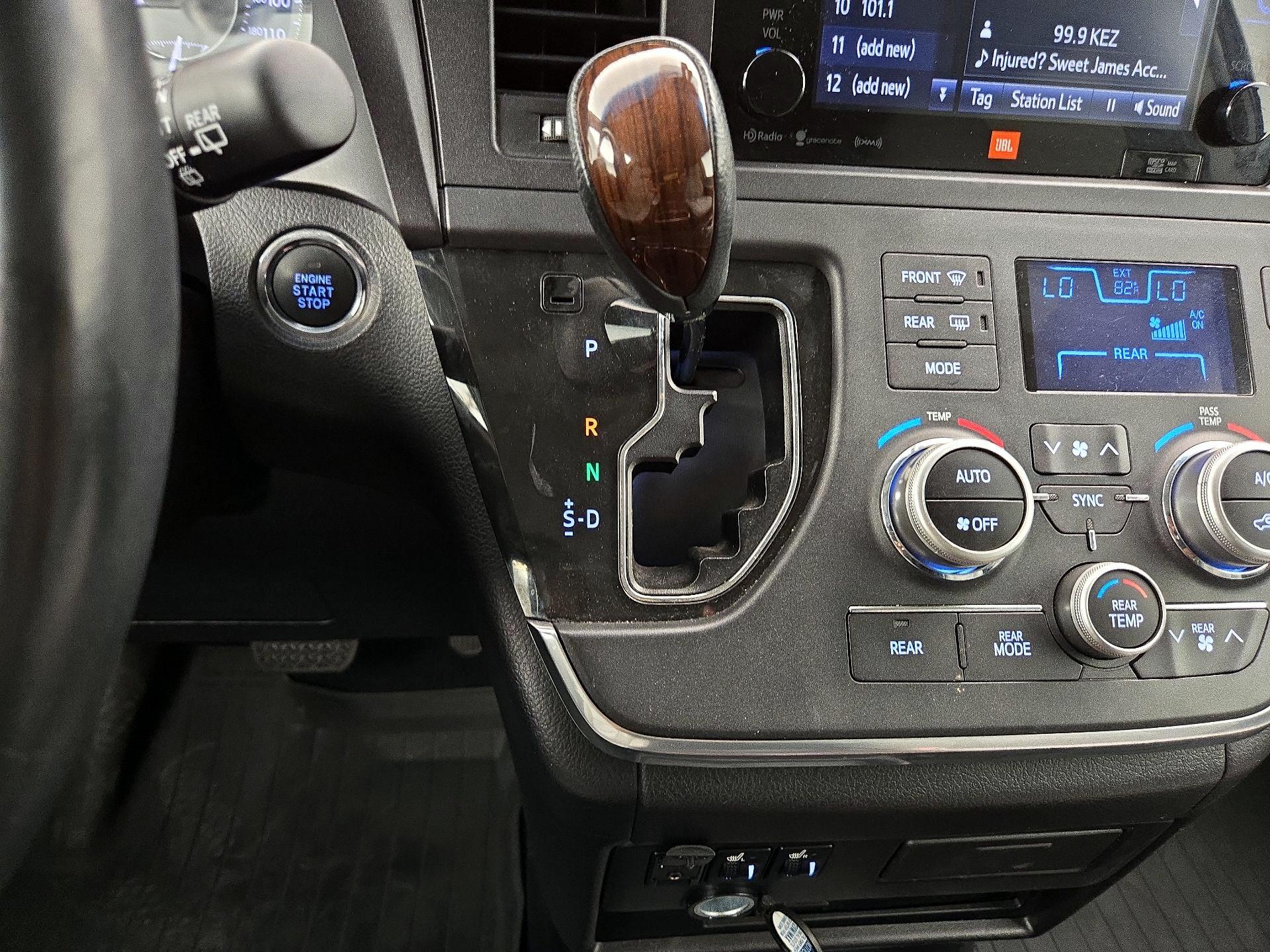 Thumbnail: 2017 Toyota Sienna - 18