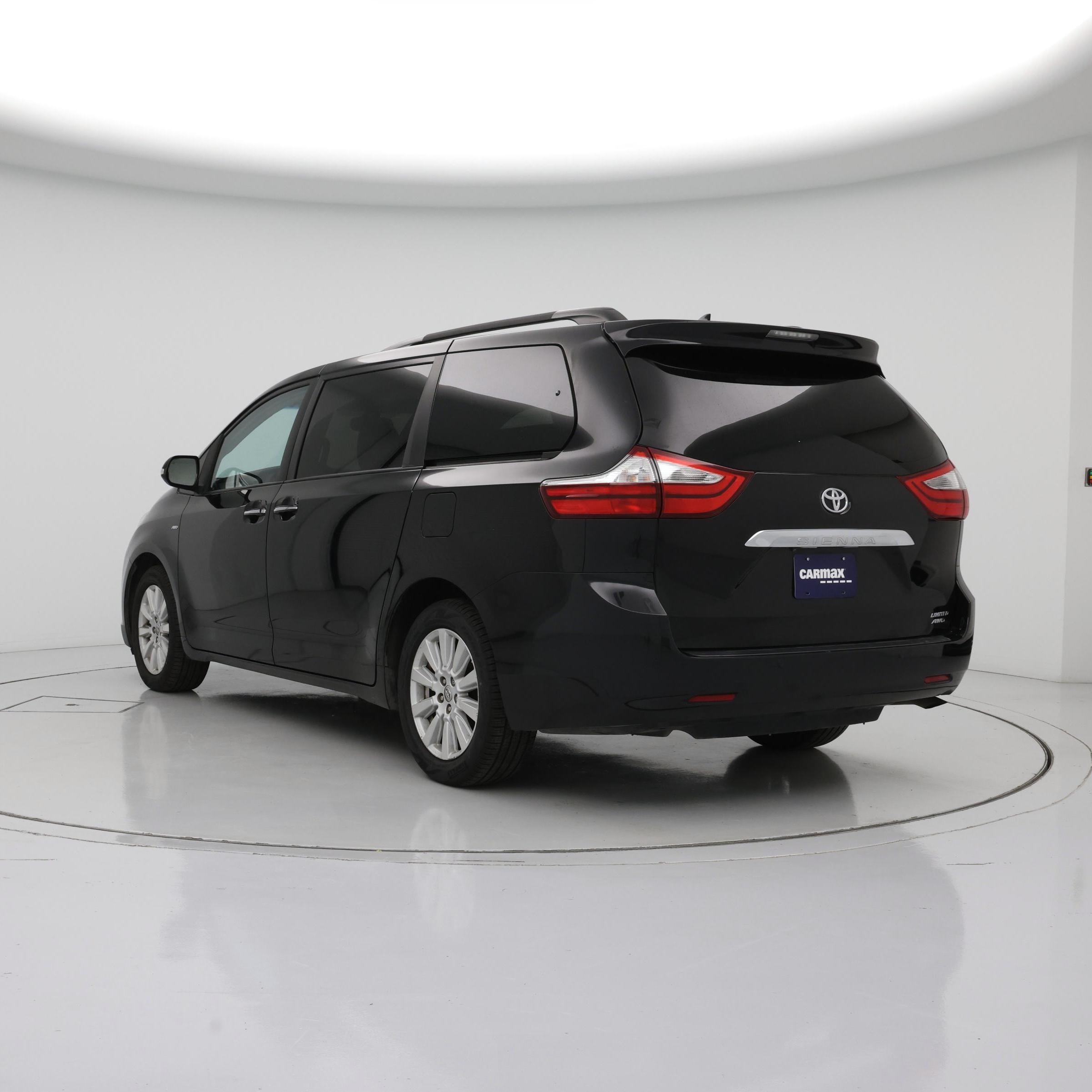 Thumbnail: 2017 Toyota Sienna - 2