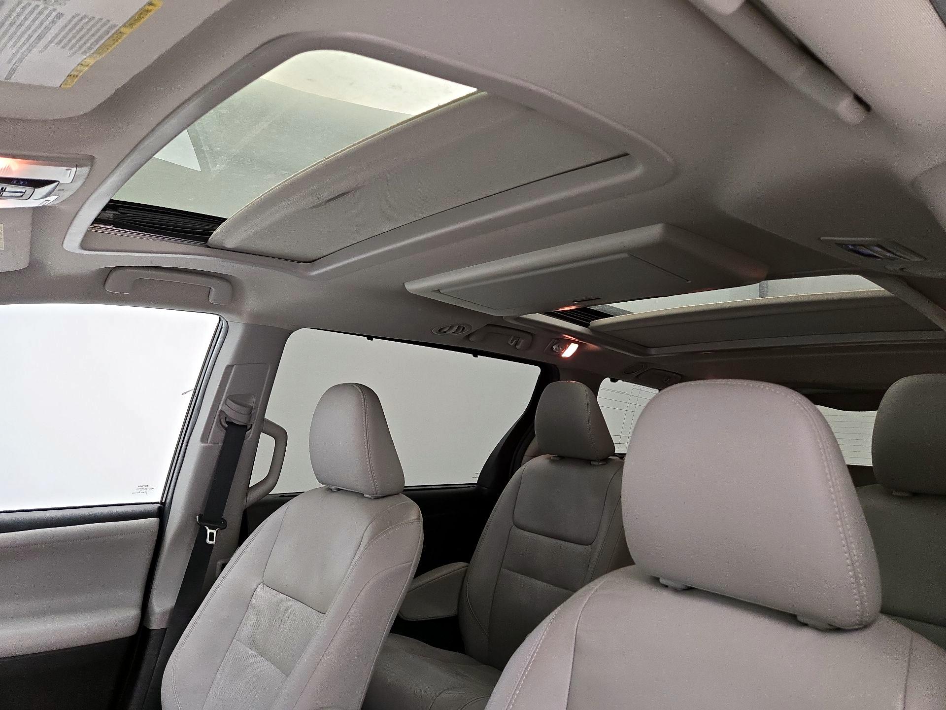 Thumbnail: 2017 Toyota Sienna - 20
