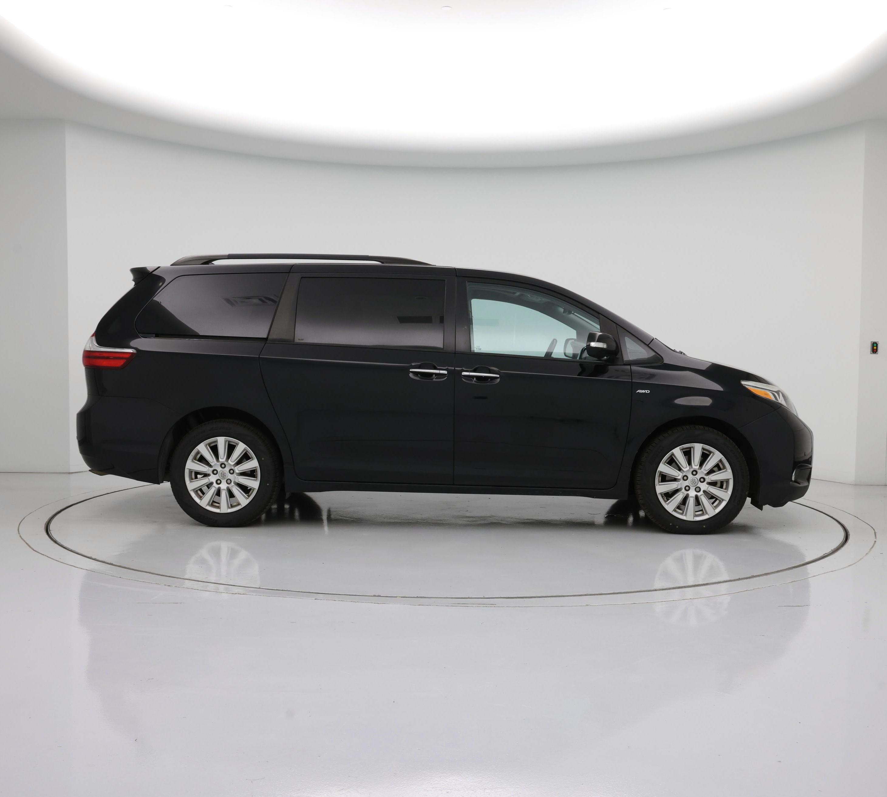 Thumbnail: 2017 Toyota Sienna - 7
