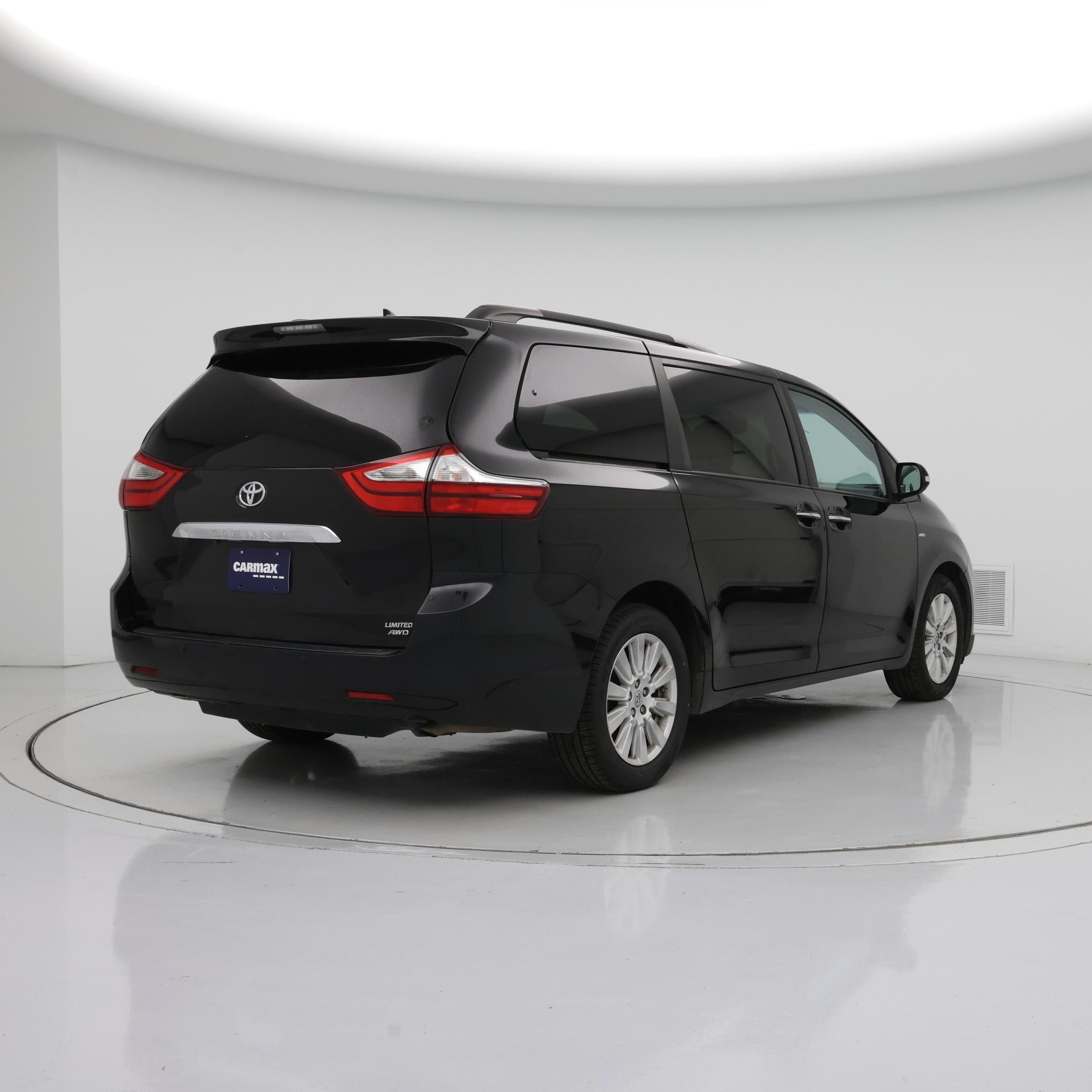 Thumbnail: 2017 Toyota Sienna - 8