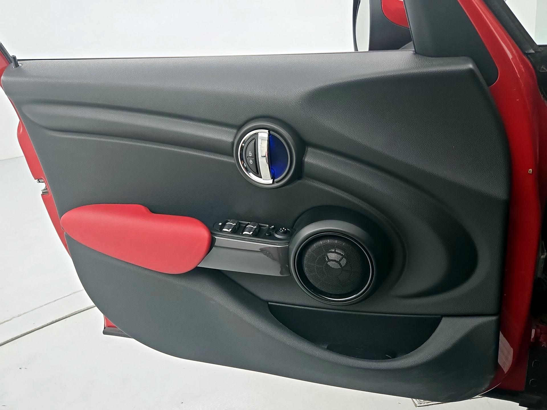 Thumbnail: 2016 MINI Cooper Hardtop - 12
