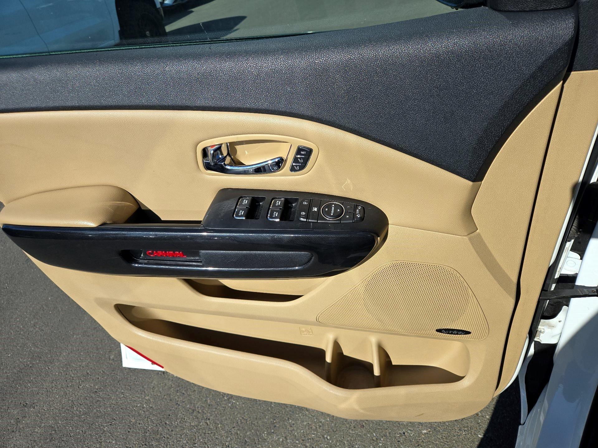 Thumbnail: 2016 Kia Sedona - 10