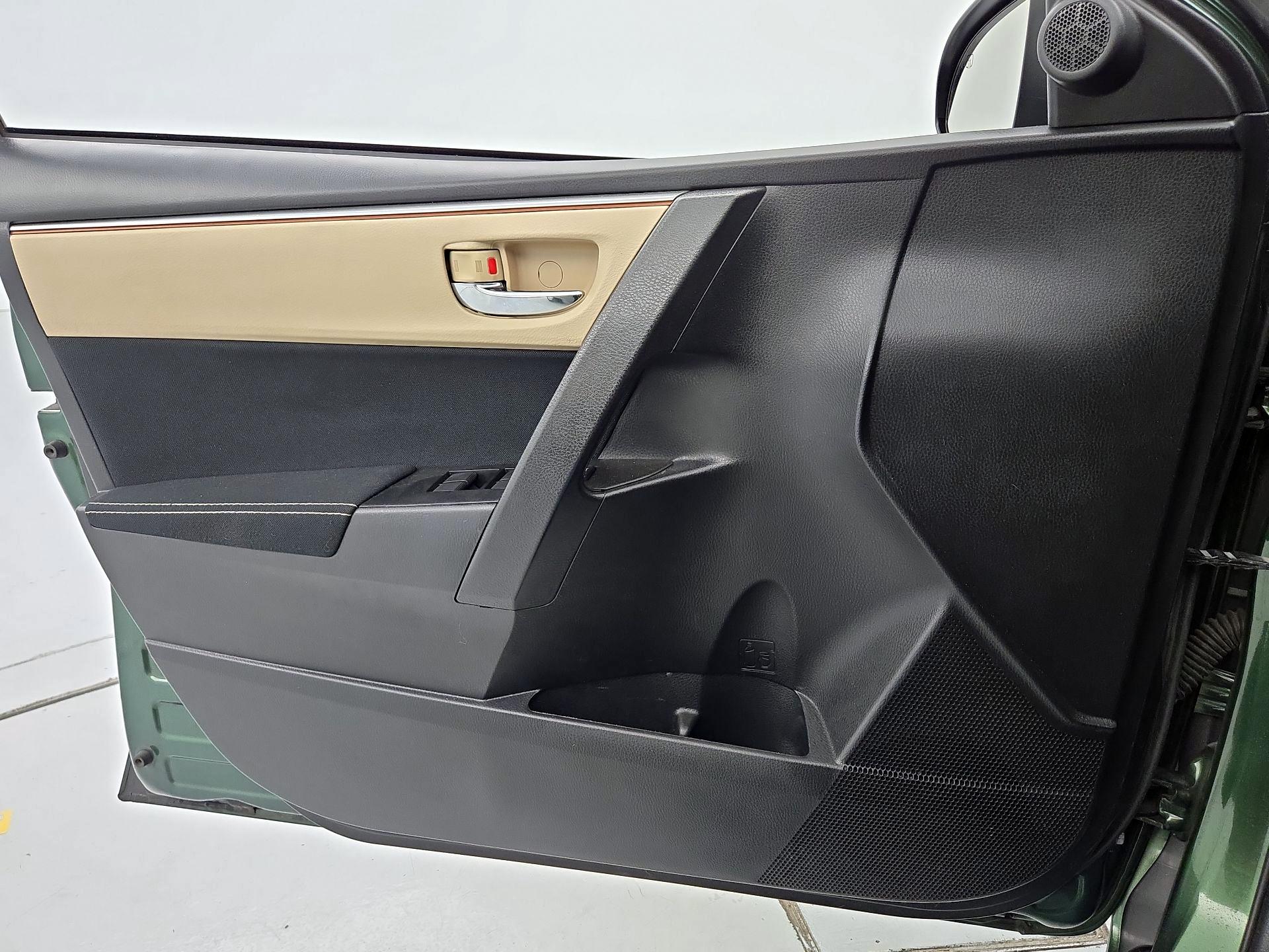 Thumbnail: 2016 Toyota Corolla - 12