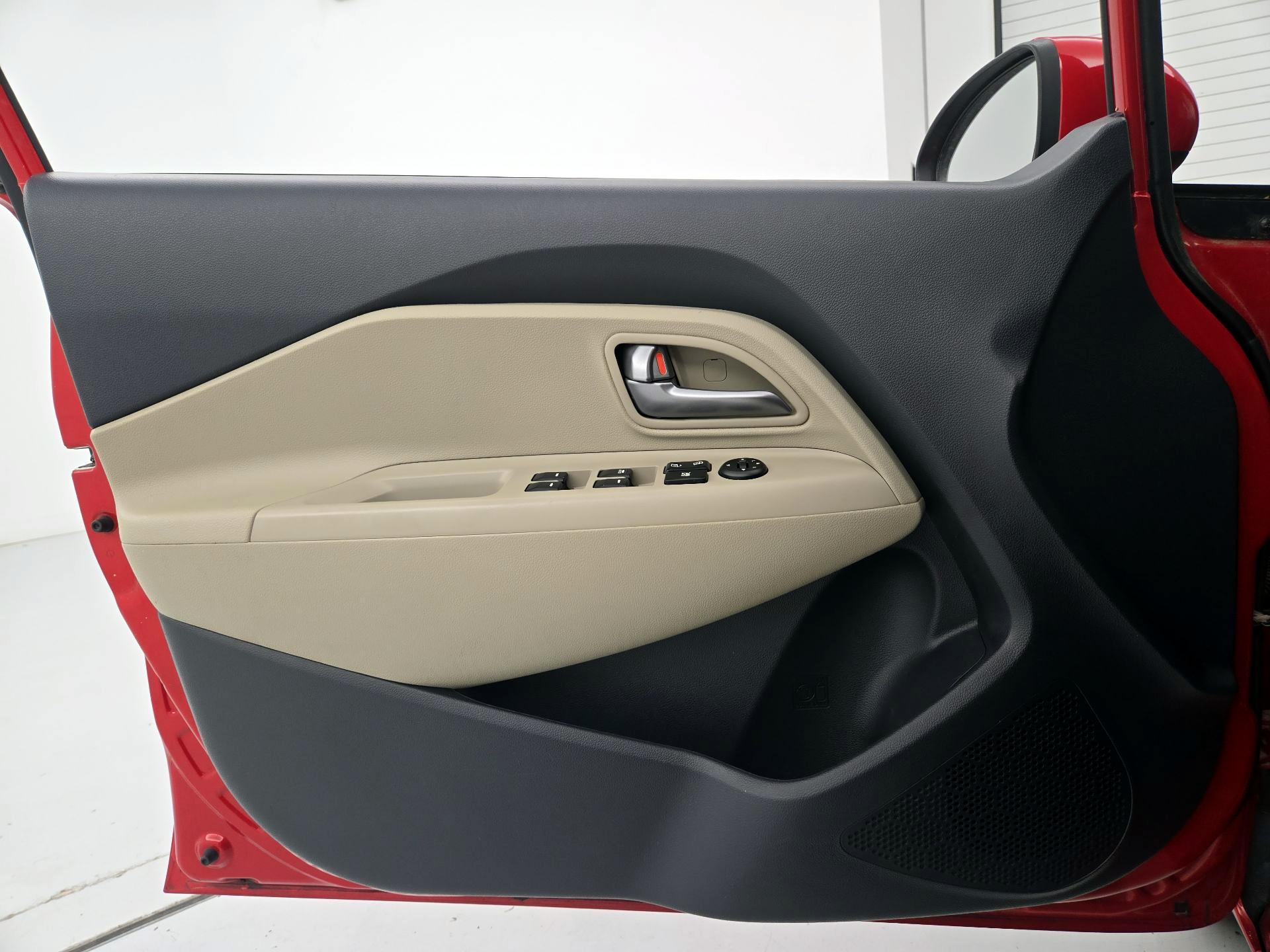 Thumbnail: 2013 Kia Rio5 - 12