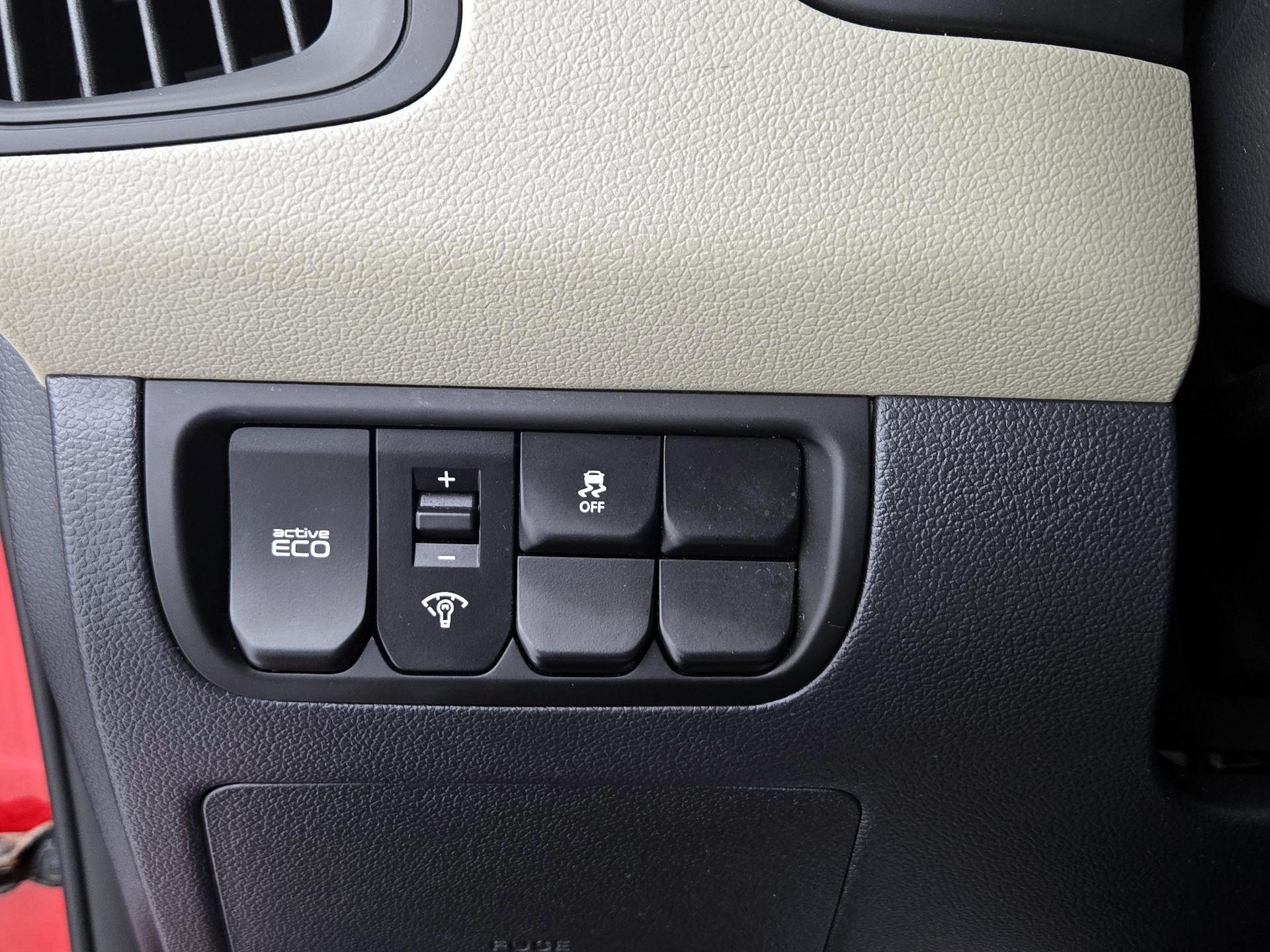 Thumbnail: 2013 Kia Rio5 - 13