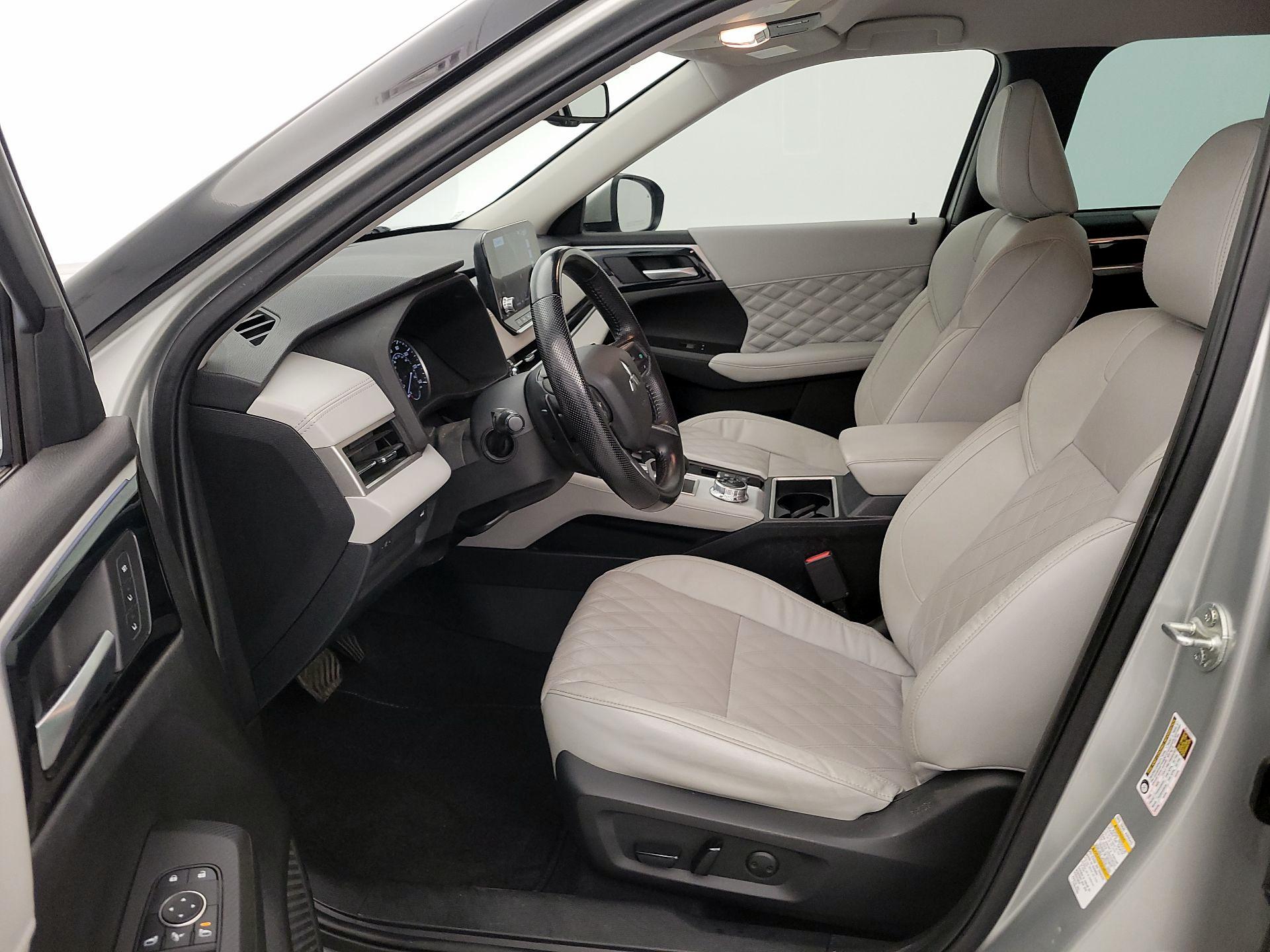 Thumbnail: 2022 Mitsubishi Outlander - 11