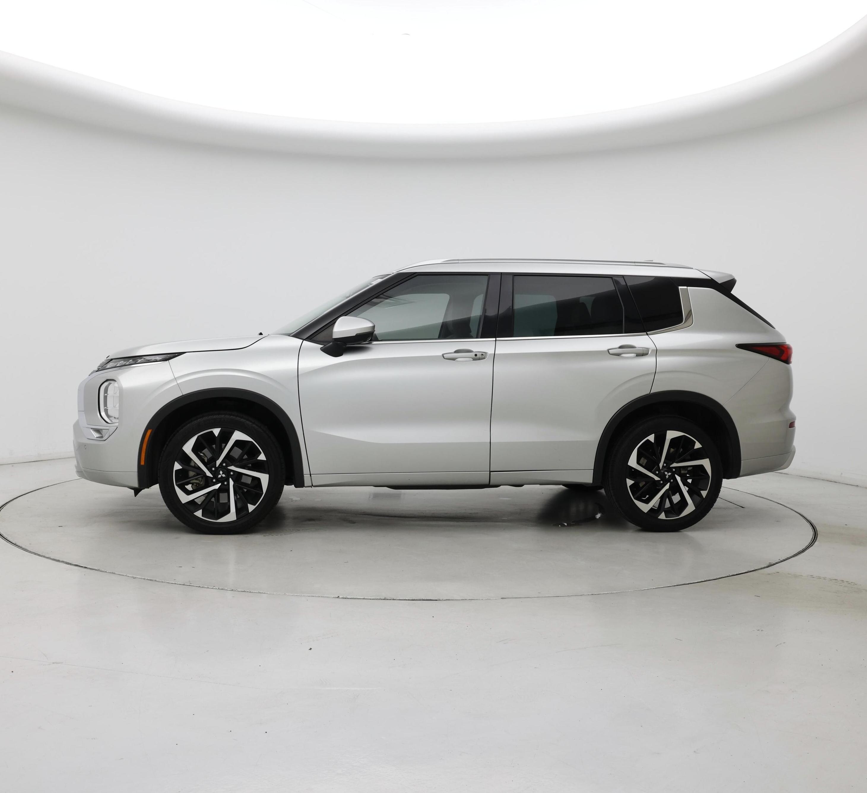 Thumbnail: 2022 Mitsubishi Outlander - 3