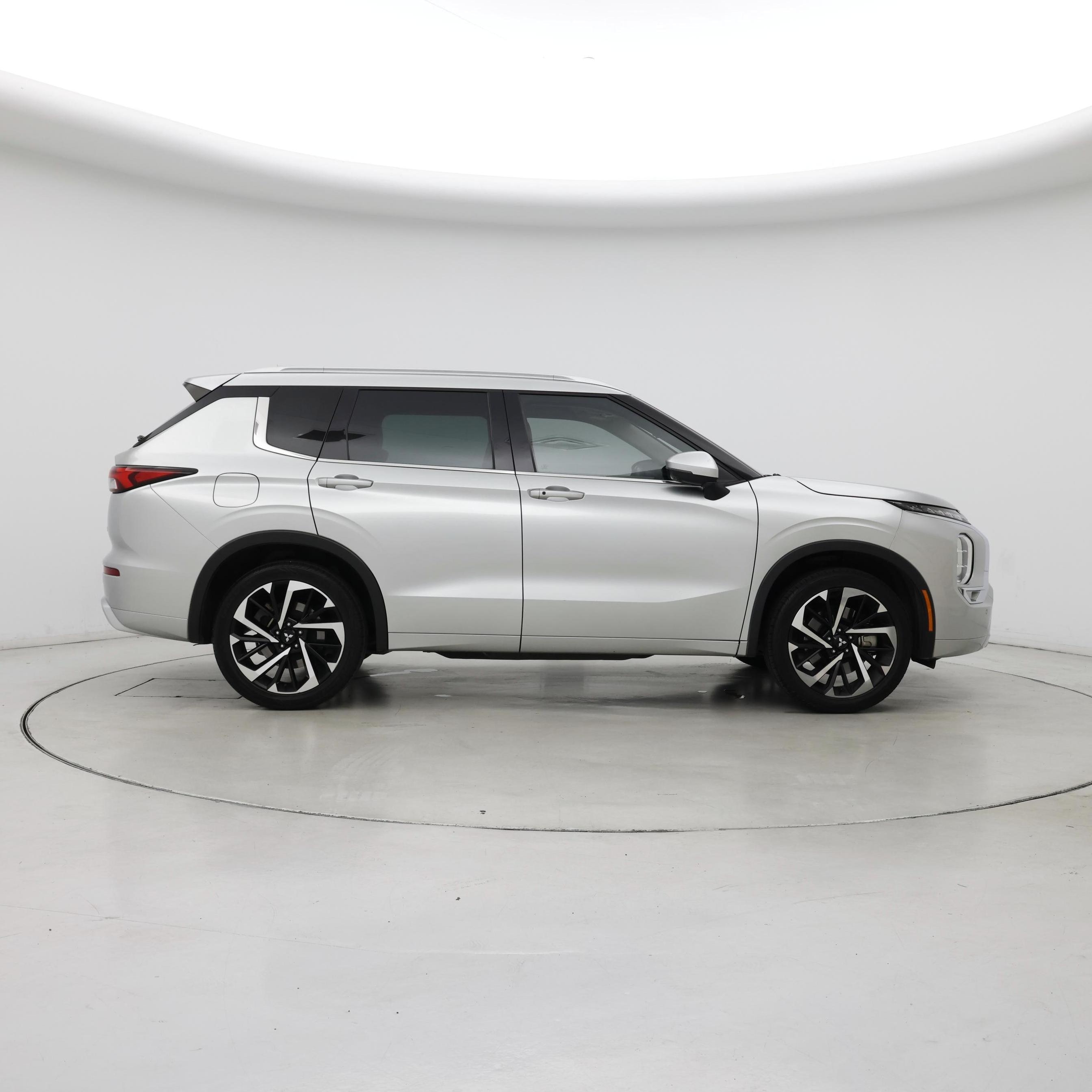Thumbnail: 2022 Mitsubishi Outlander - 7