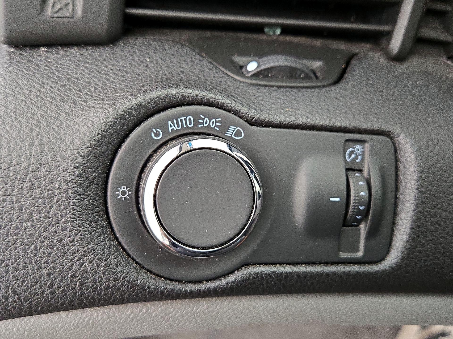 Thumbnail: 2015 Chevrolet Malibu - 13