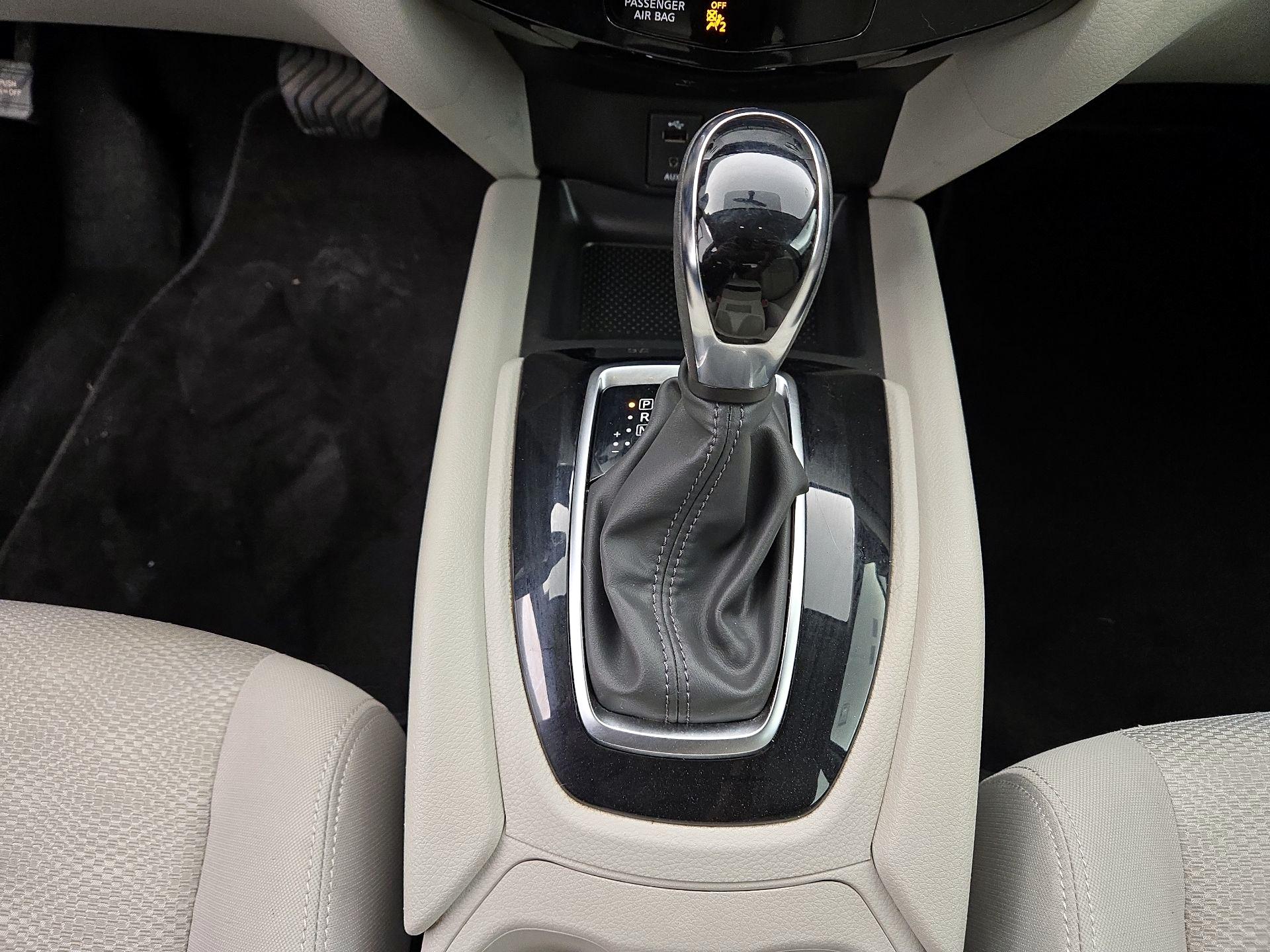 Thumbnail: 2018 Nissan Rogue Sport - 17