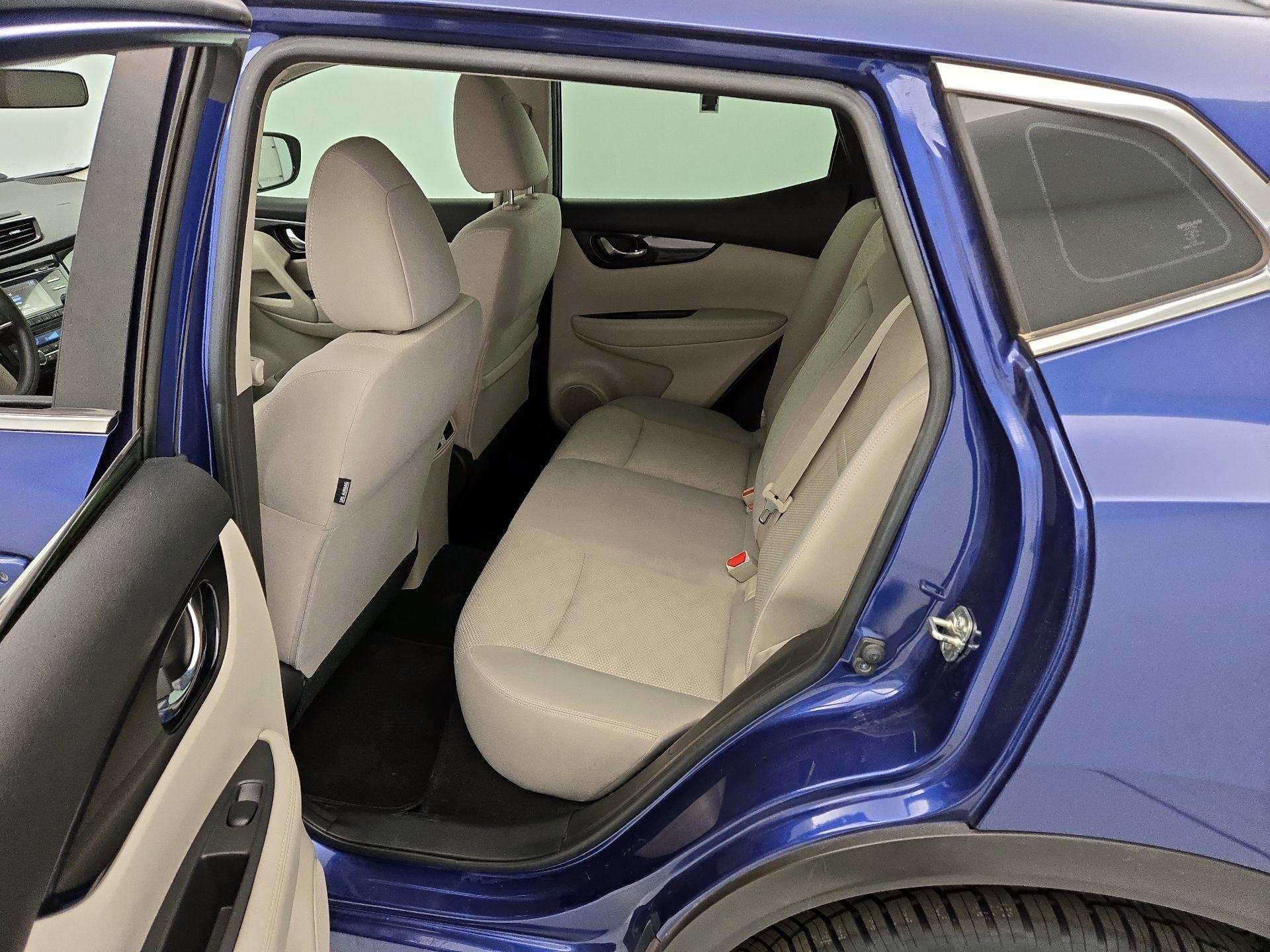 Thumbnail: 2018 Nissan Rogue Sport - 19