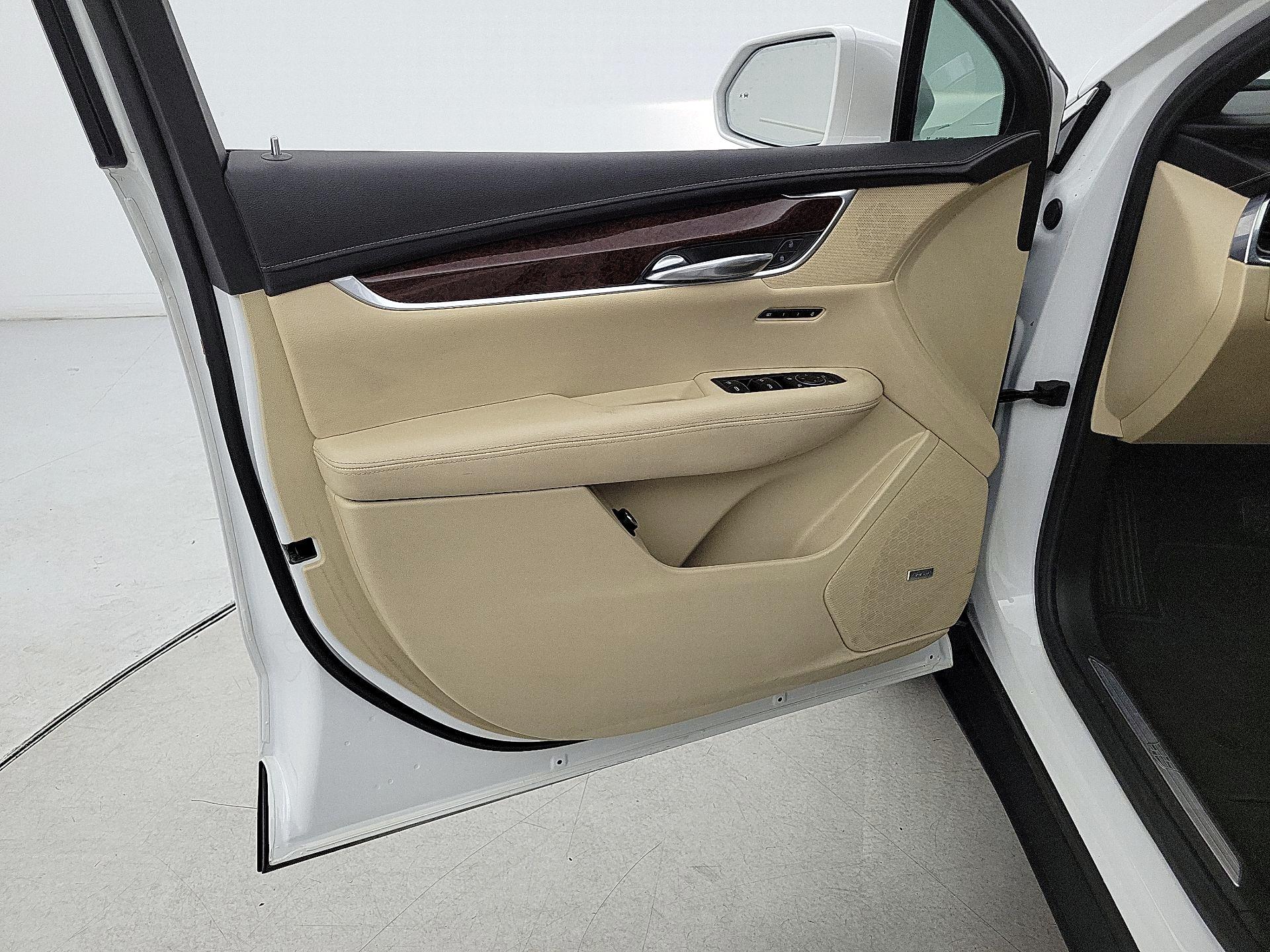 Thumbnail: 2019 Cadillac XT5 - 12