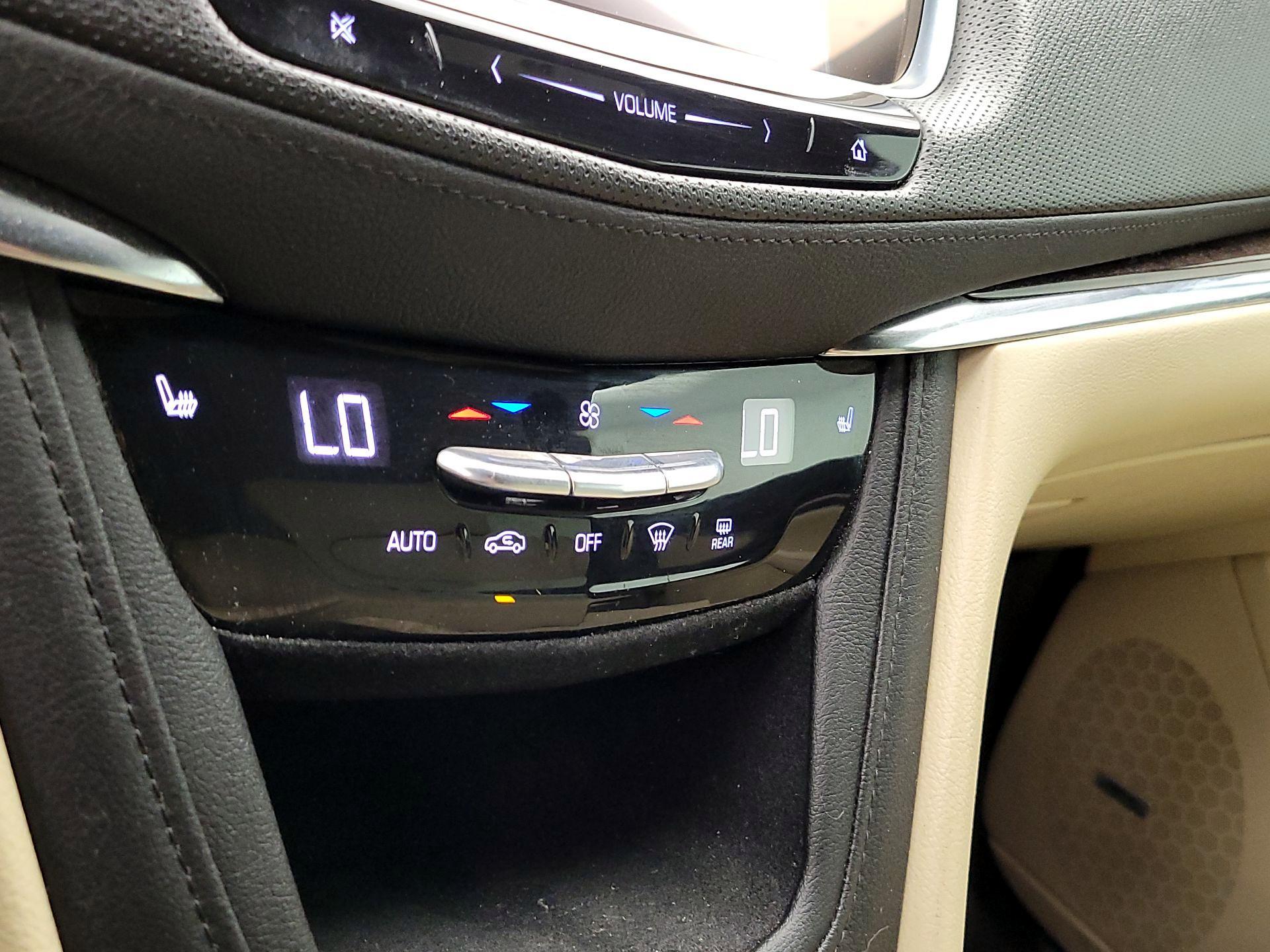 Thumbnail: 2019 Cadillac XT5 - 17