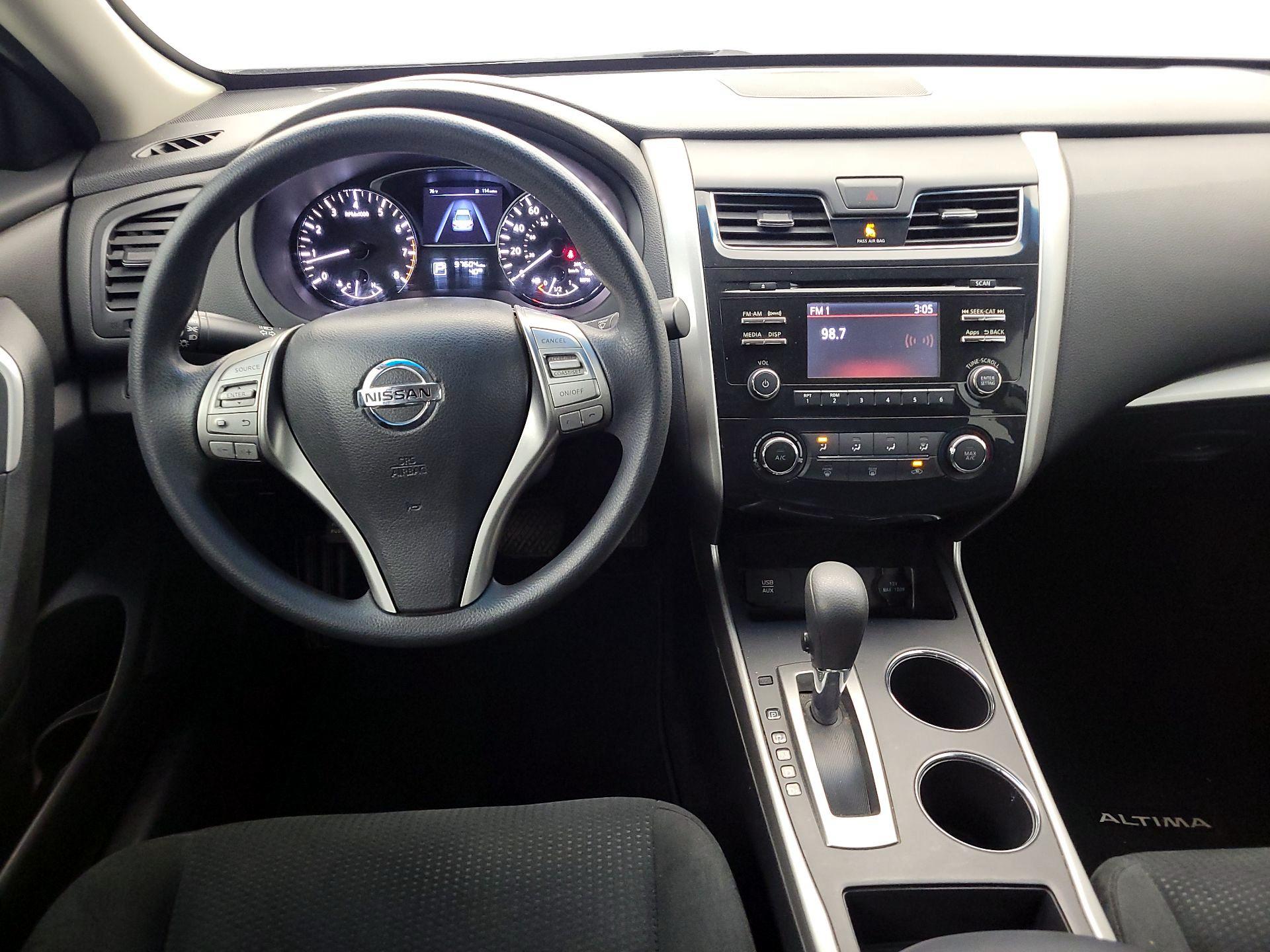Thumbnail: 2015 Nissan Altima - 10