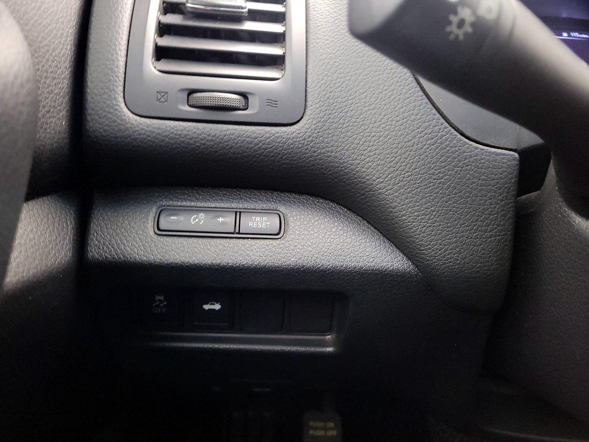 Thumbnail: 2015 Nissan Altima - 13