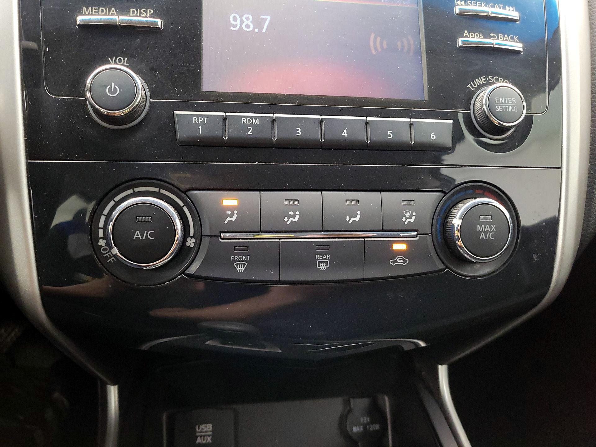 Thumbnail: 2015 Nissan Altima - 16