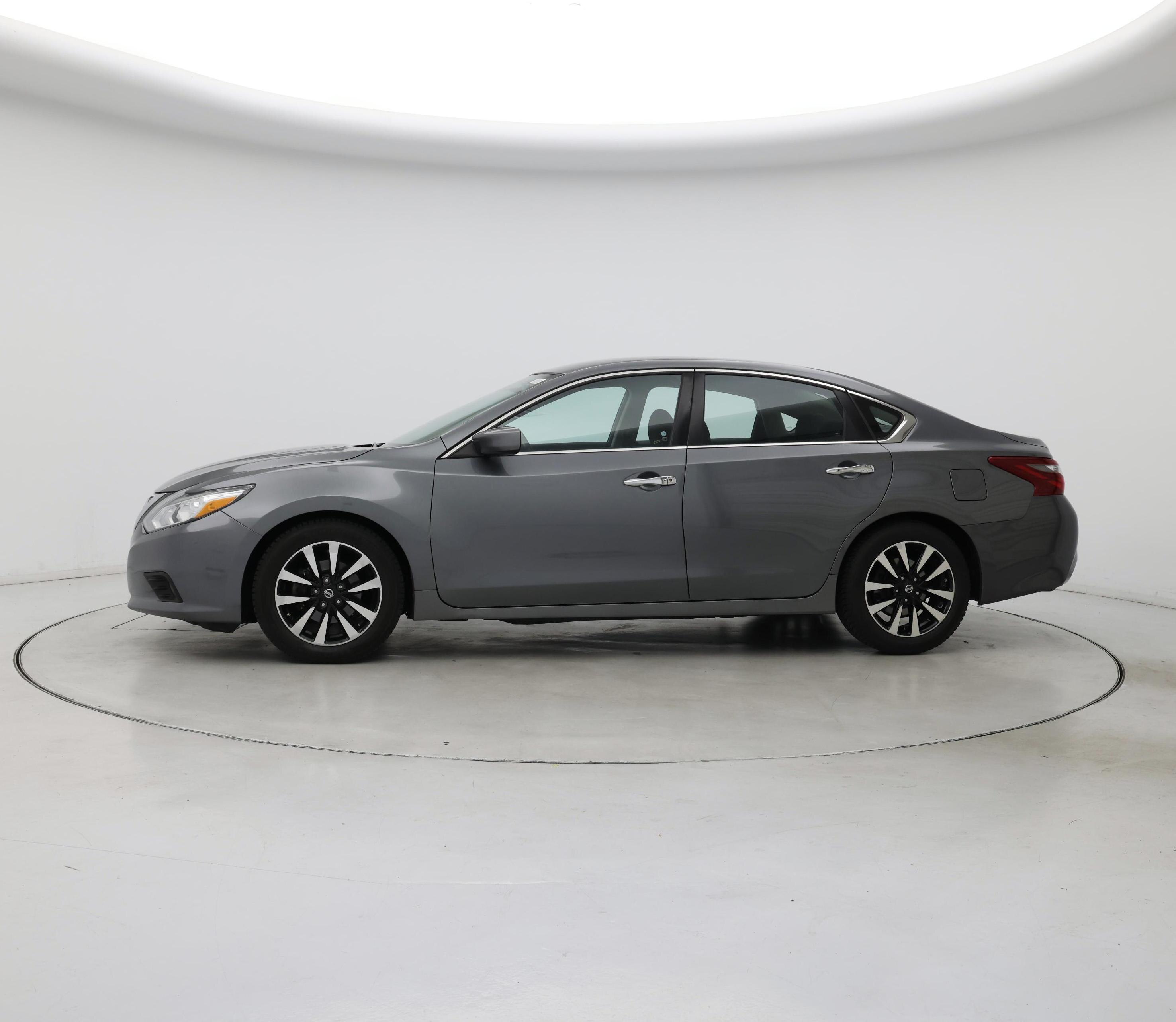 Thumbnail: 2018 Nissan Altima - 3