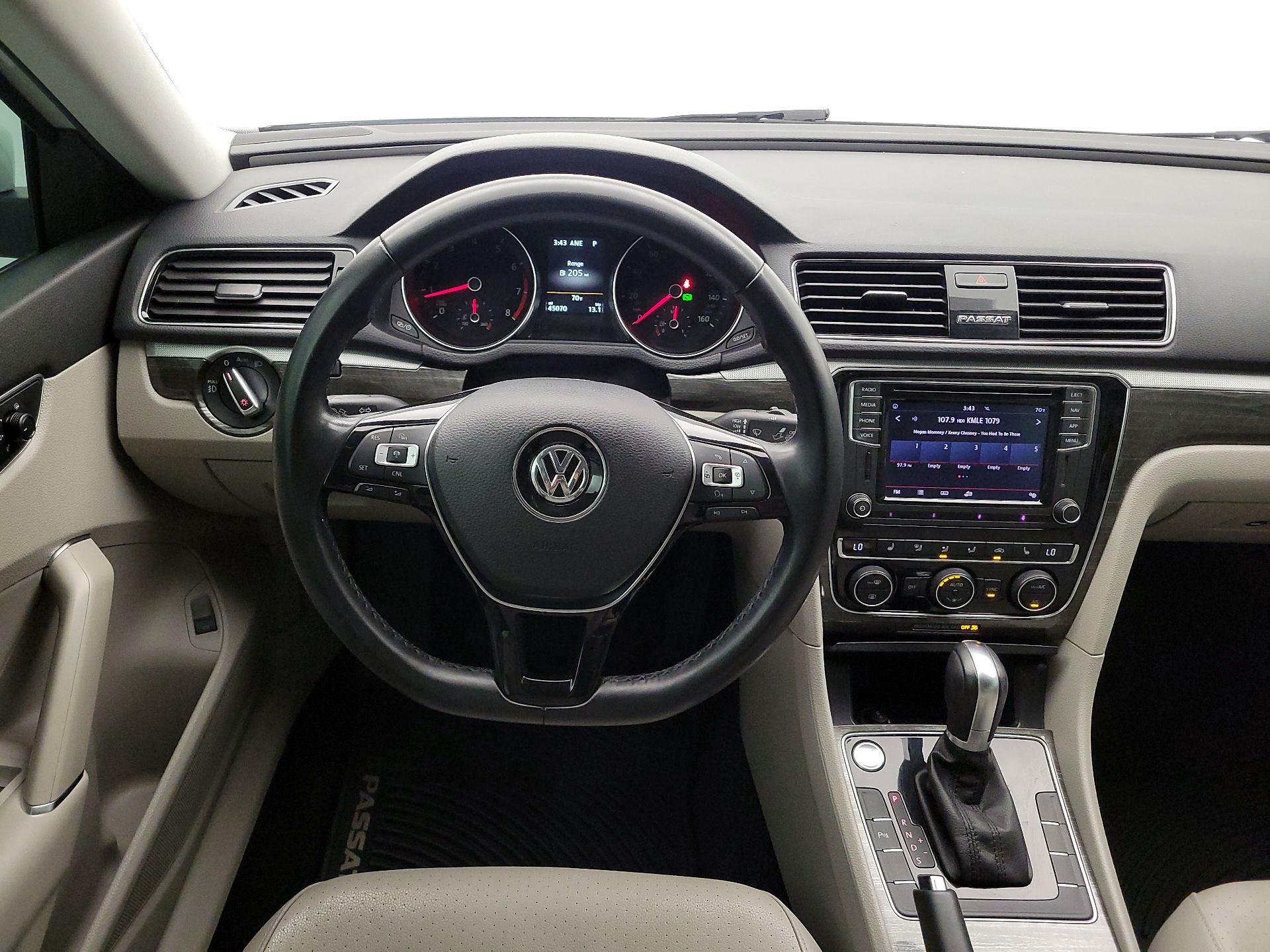 Thumbnail: 2018 Volkswagen Passat - 10