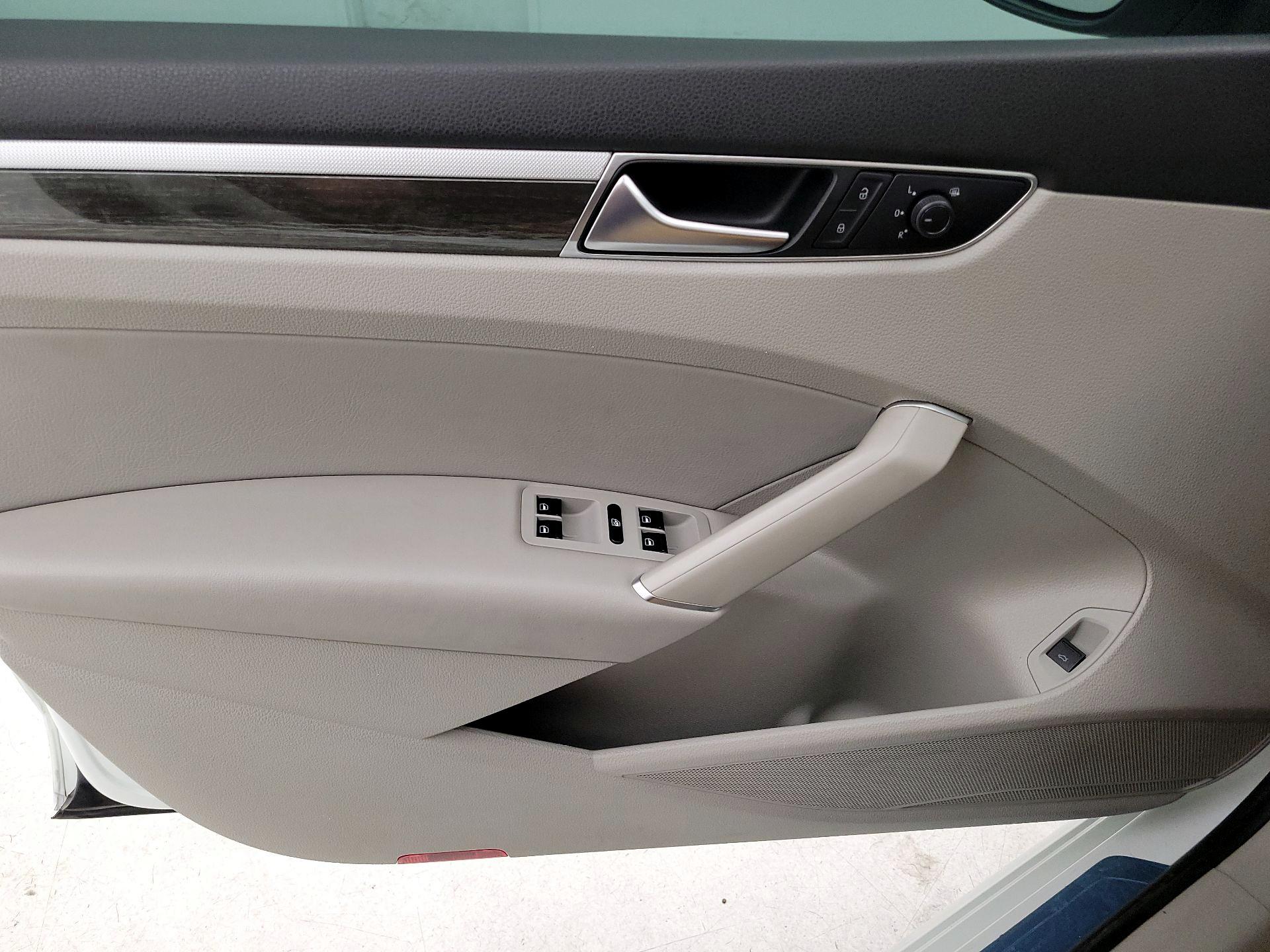 Thumbnail: 2018 Volkswagen Passat - 12