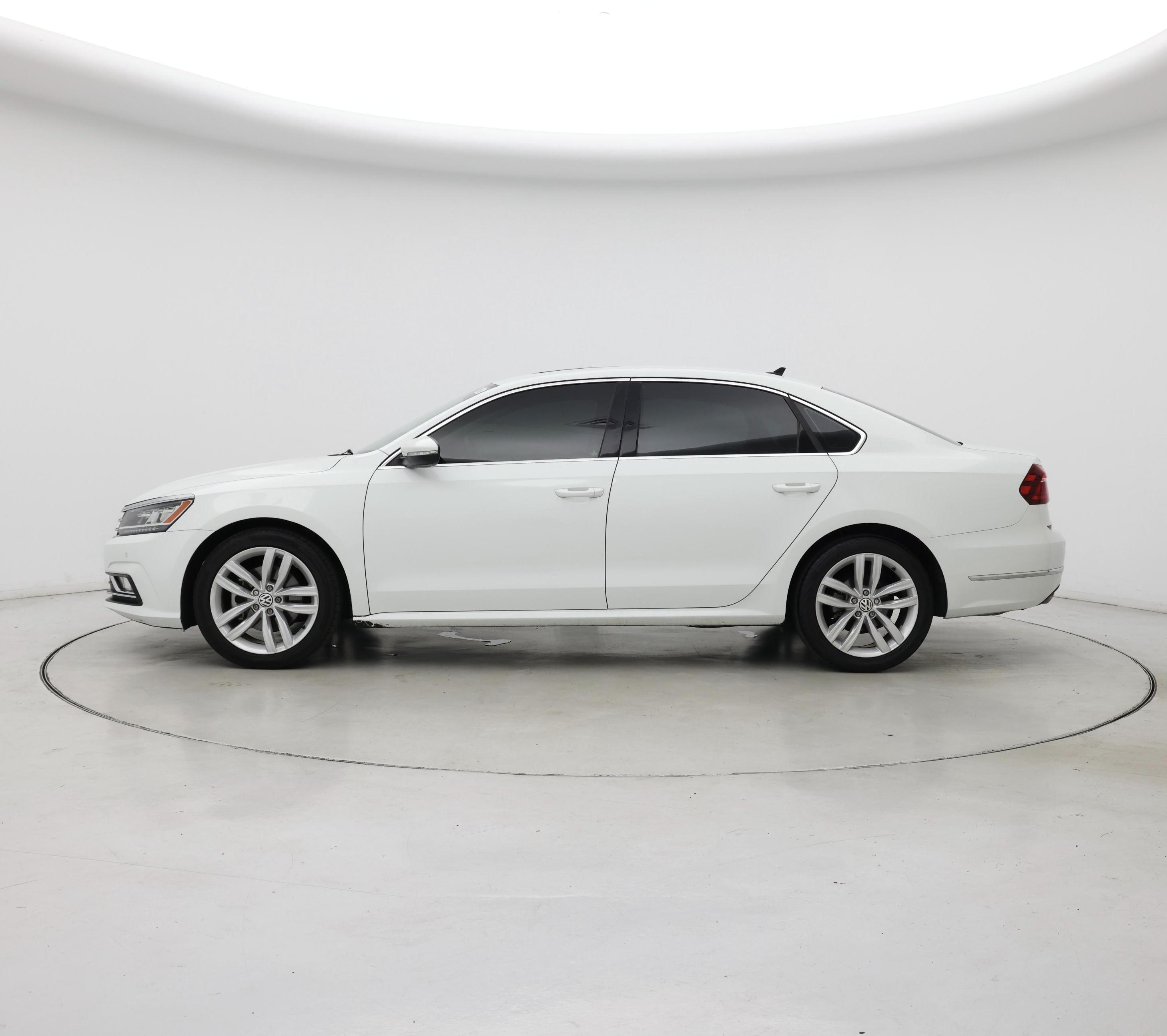 Thumbnail: 2018 Volkswagen Passat - 3