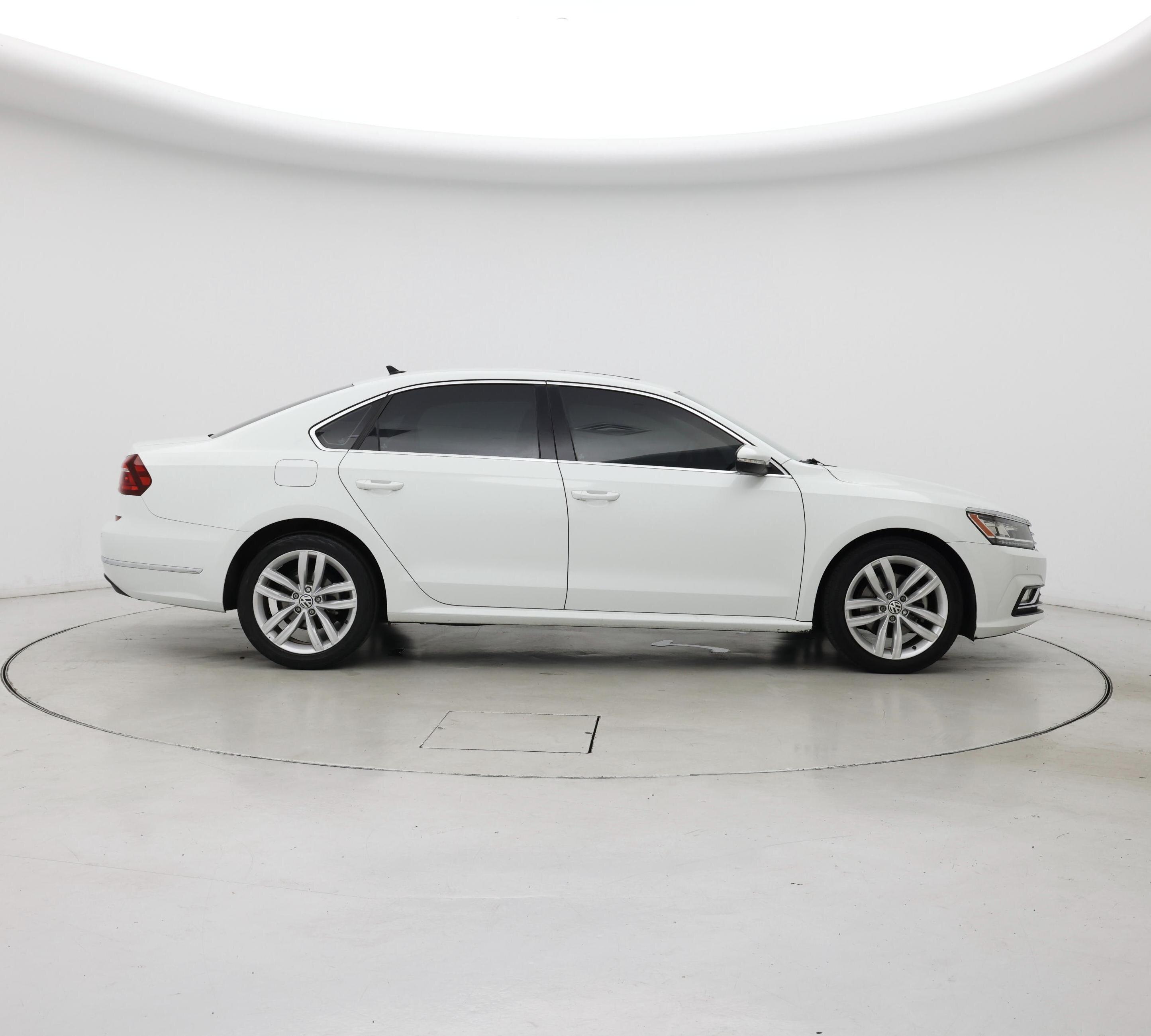 Thumbnail: 2018 Volkswagen Passat - 7