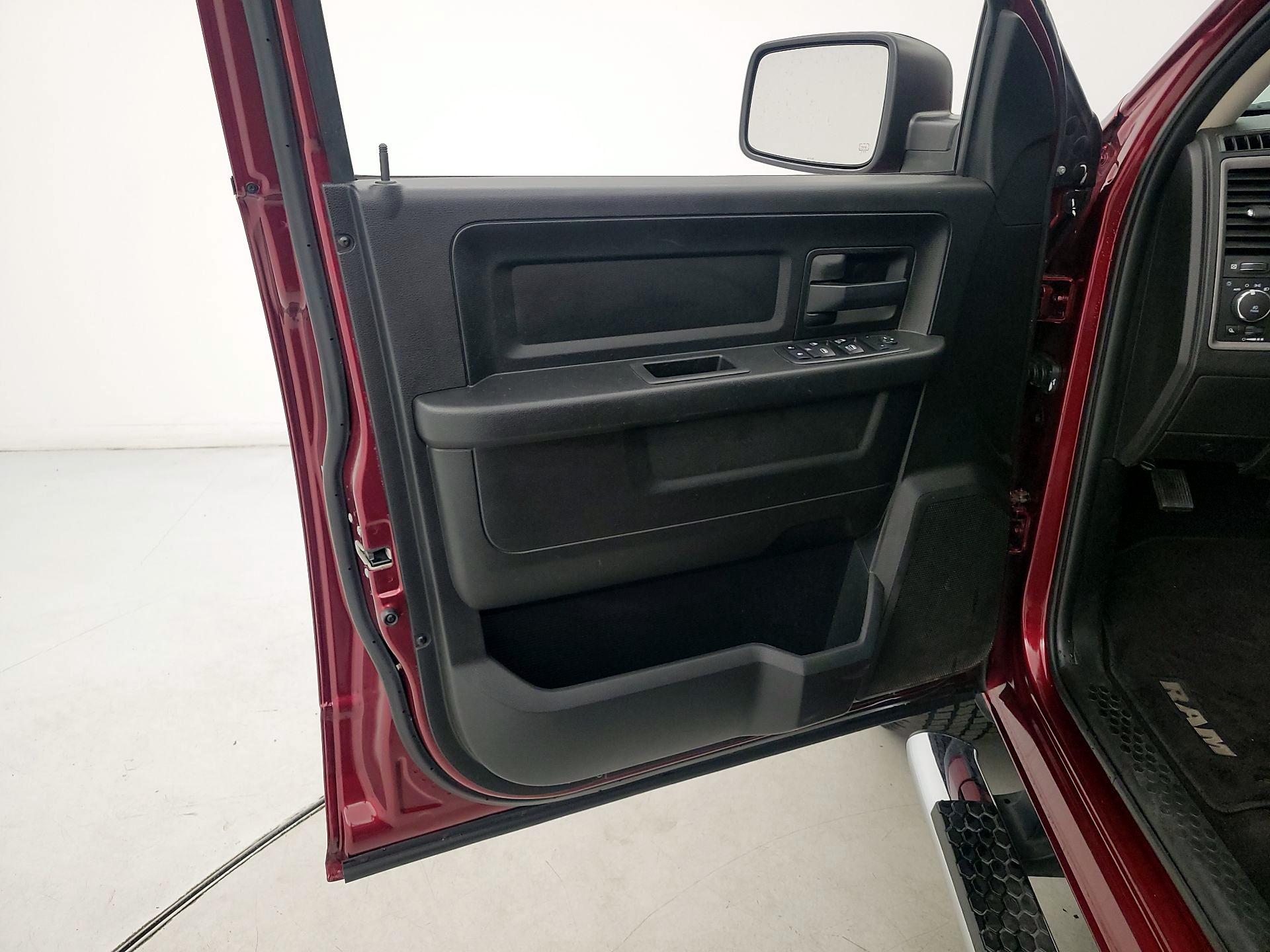 Thumbnail: 2019 RAM 1500 Classic - 12