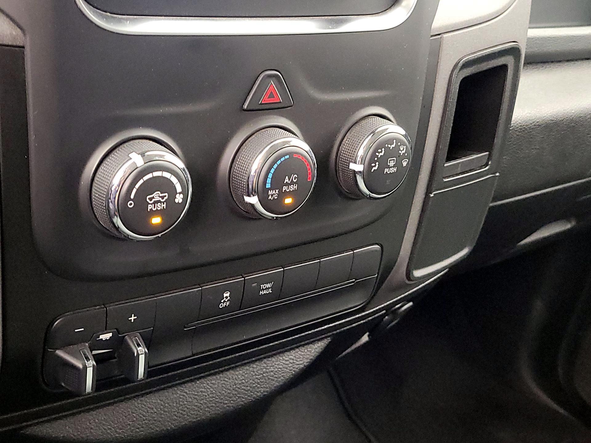 Thumbnail: 2019 RAM 1500 Classic - 16