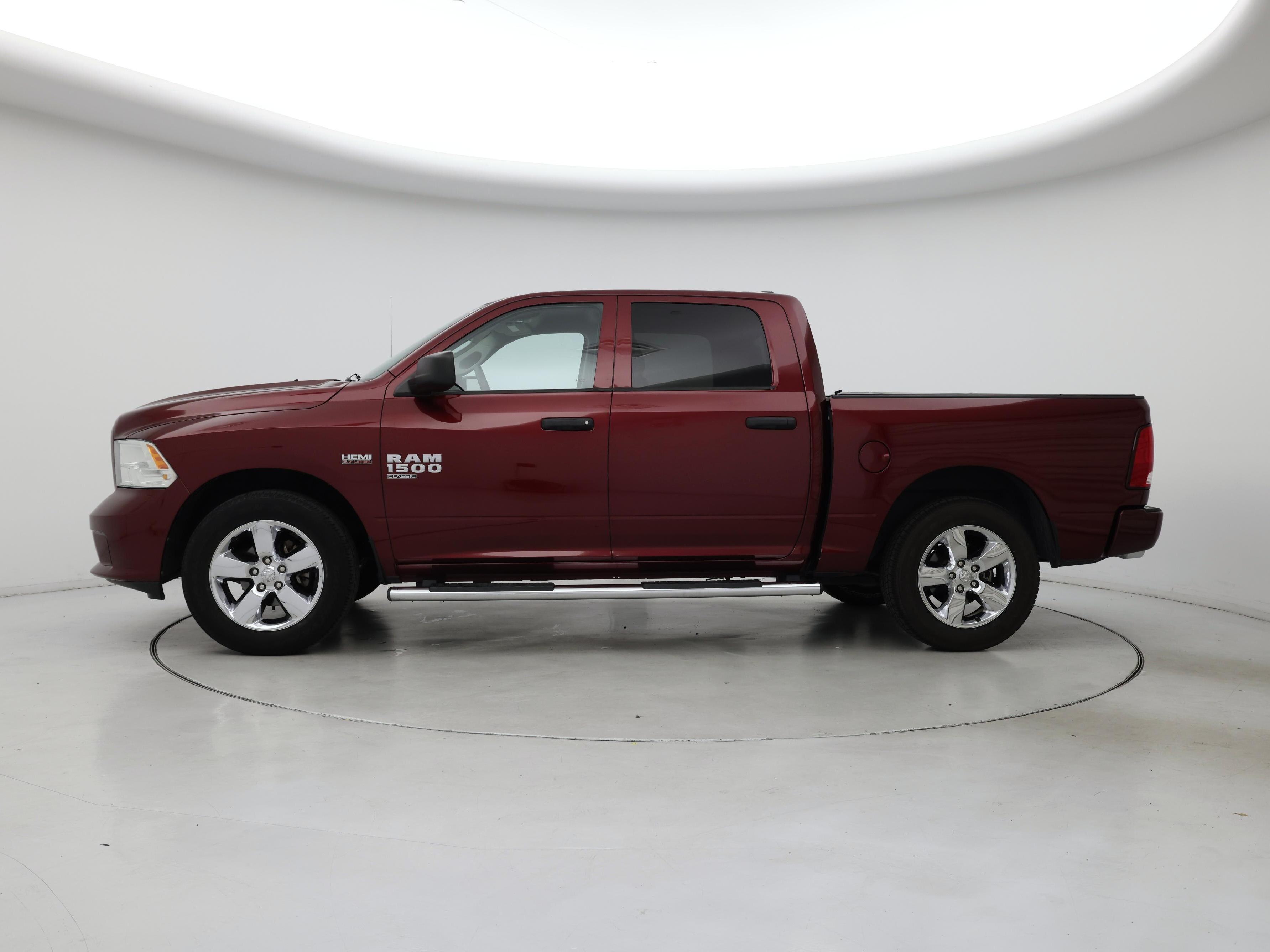 Thumbnail: 2019 RAM 1500 Classic - 3