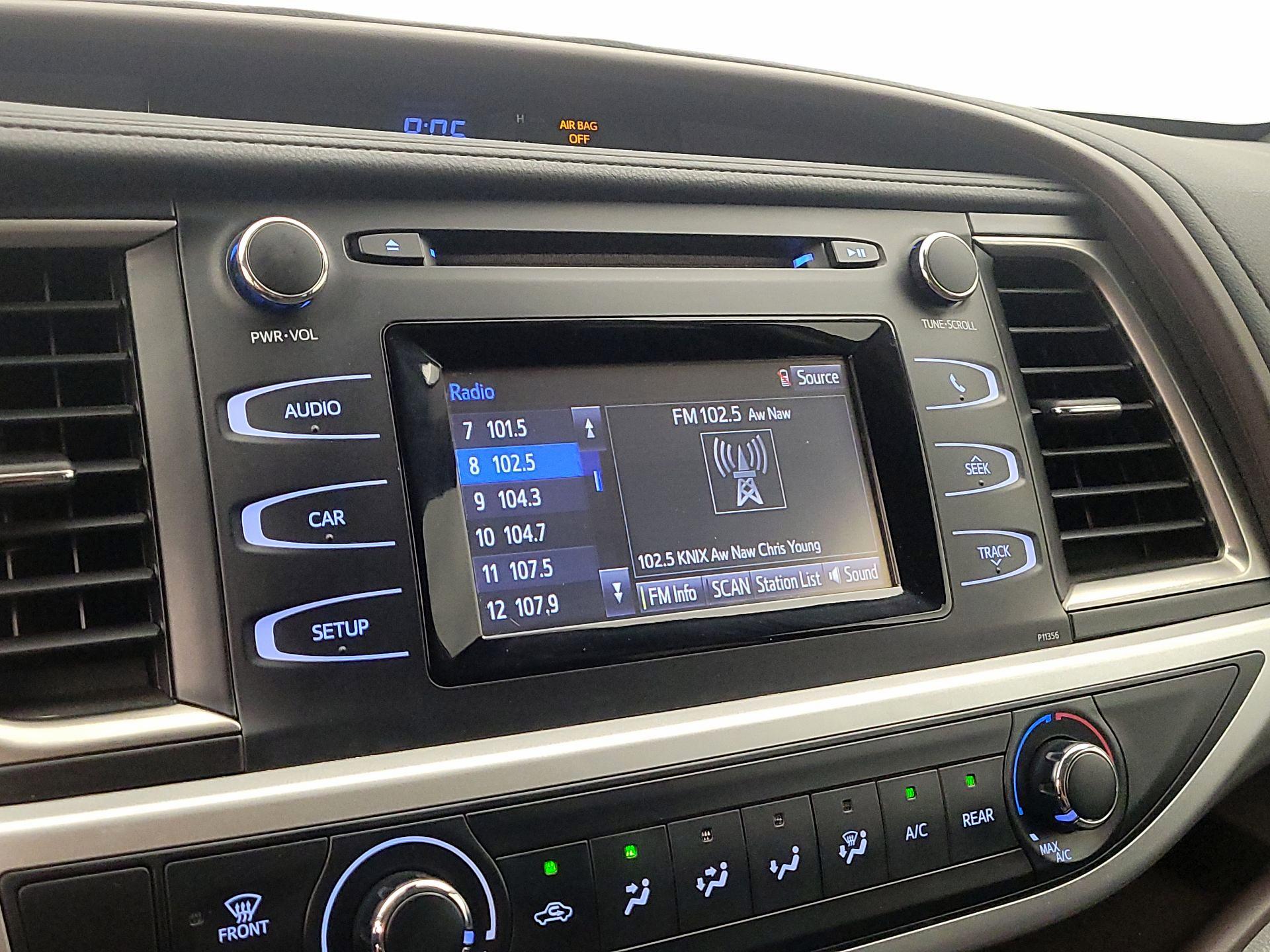 Thumbnail: 2018 Toyota Highlander - 15