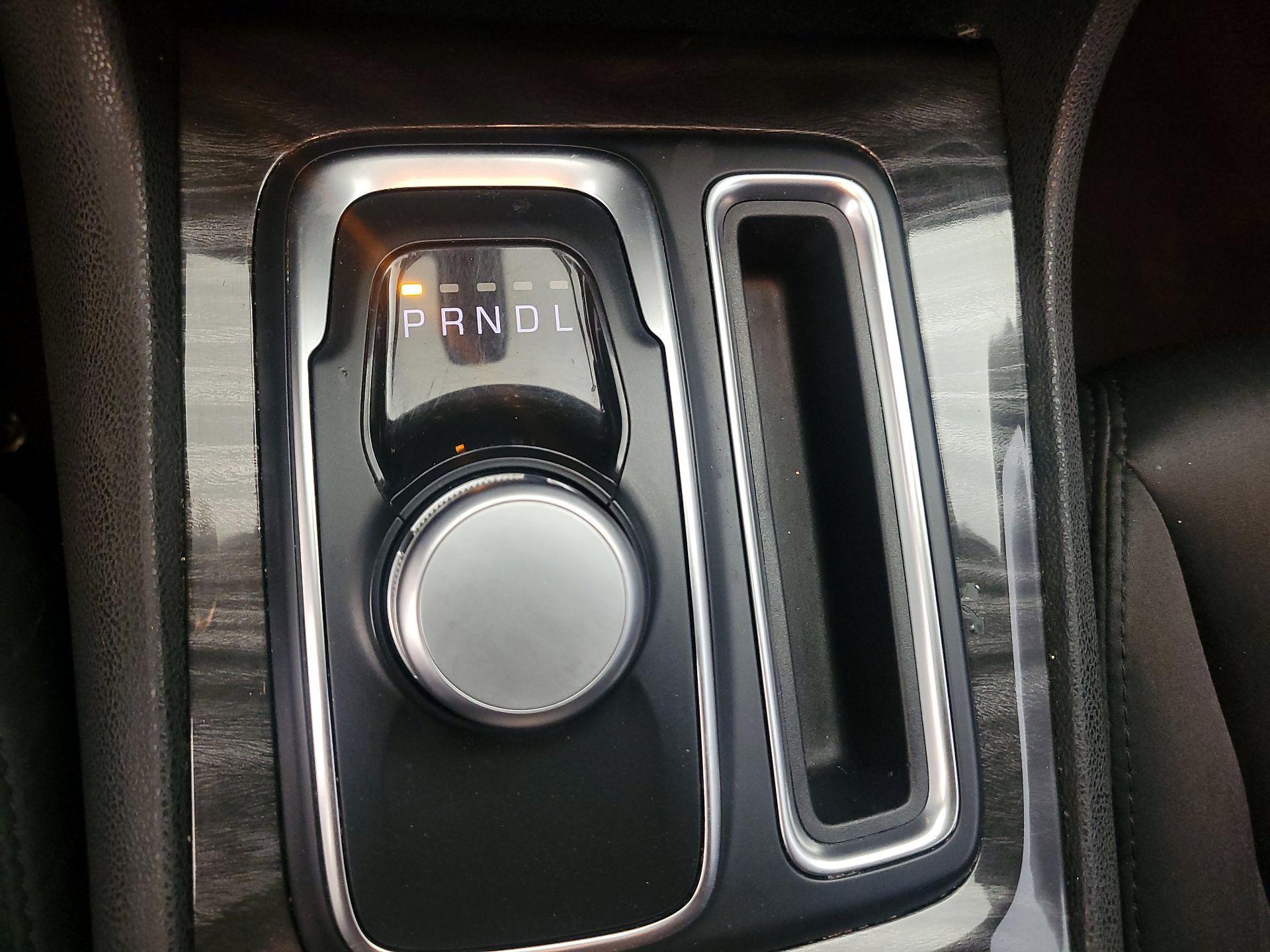 Thumbnail: 2019 Chrysler 300 - 17